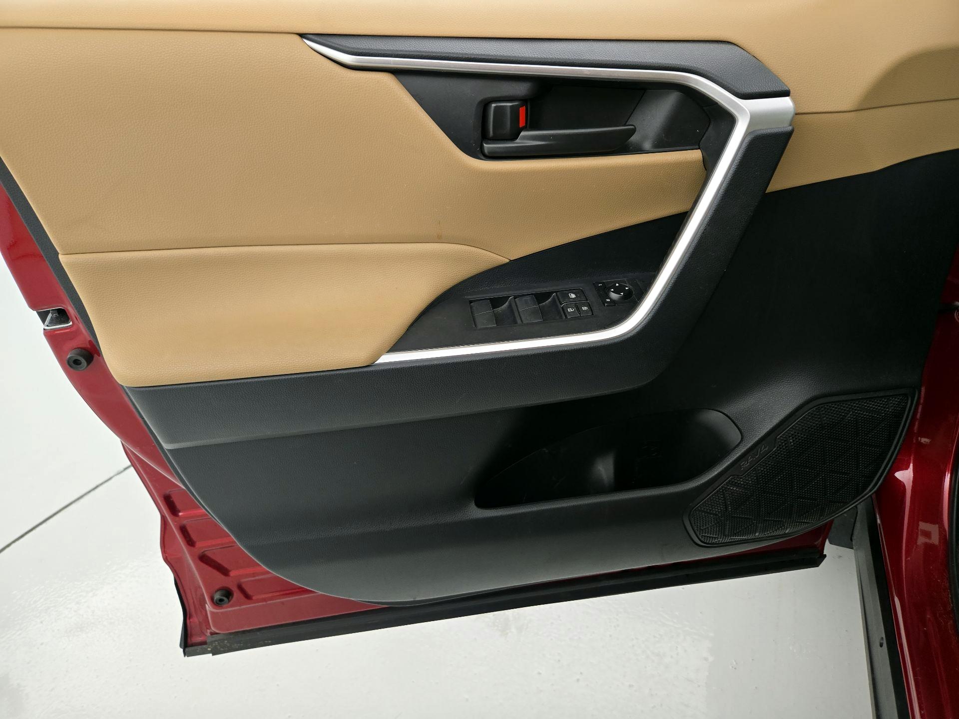 Thumbnail: 2019 Toyota RAV4 - 12