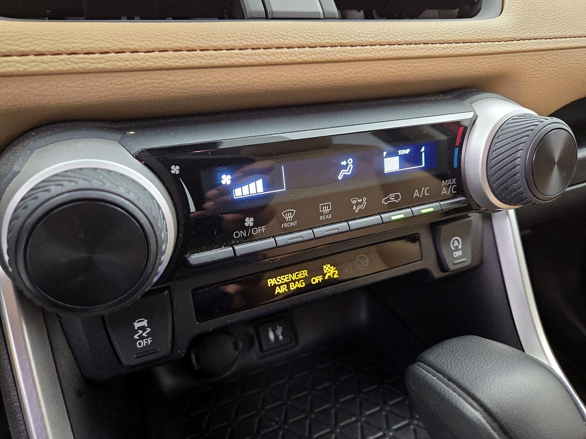 Thumbnail: 2019 Toyota RAV4 - 16
