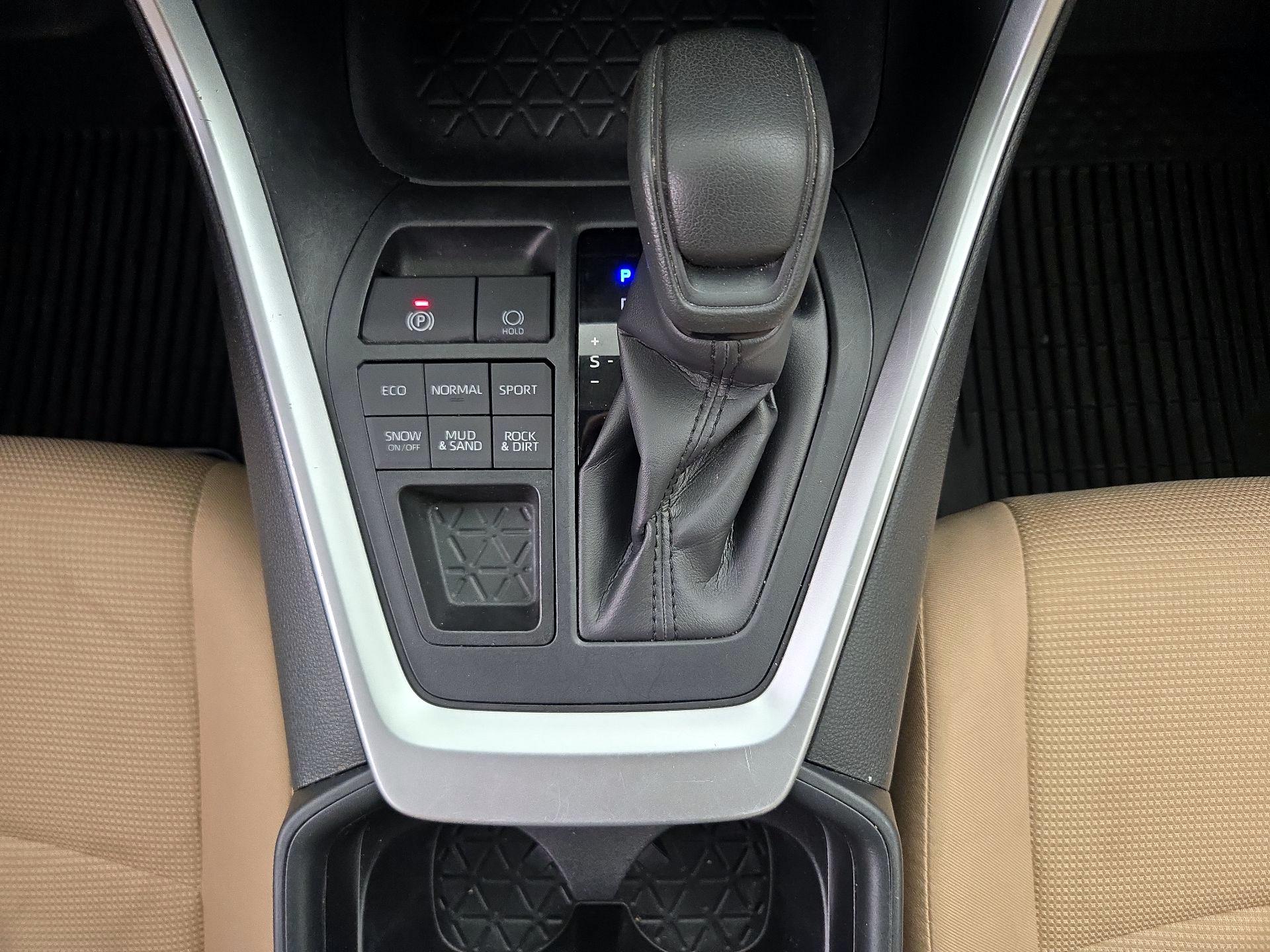 Thumbnail: 2019 Toyota RAV4 - 17