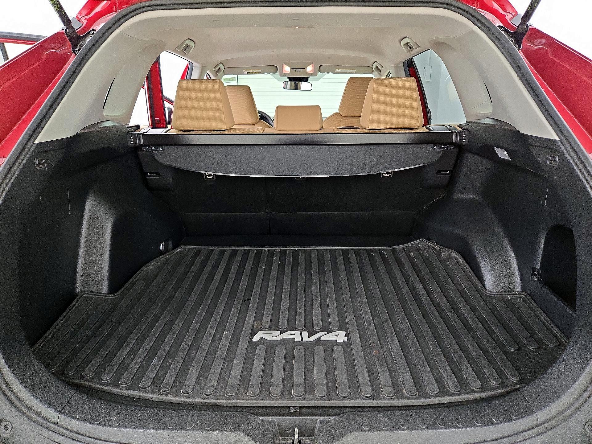 Thumbnail: 2019 Toyota RAV4 - 20