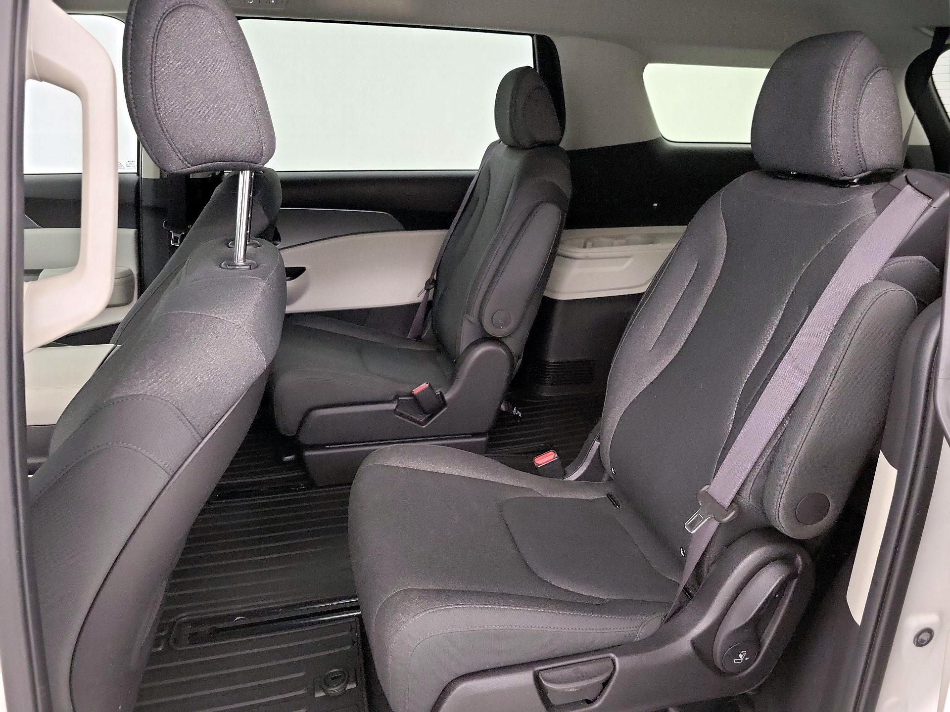 Thumbnail: 2022 Kia Carnival - 19