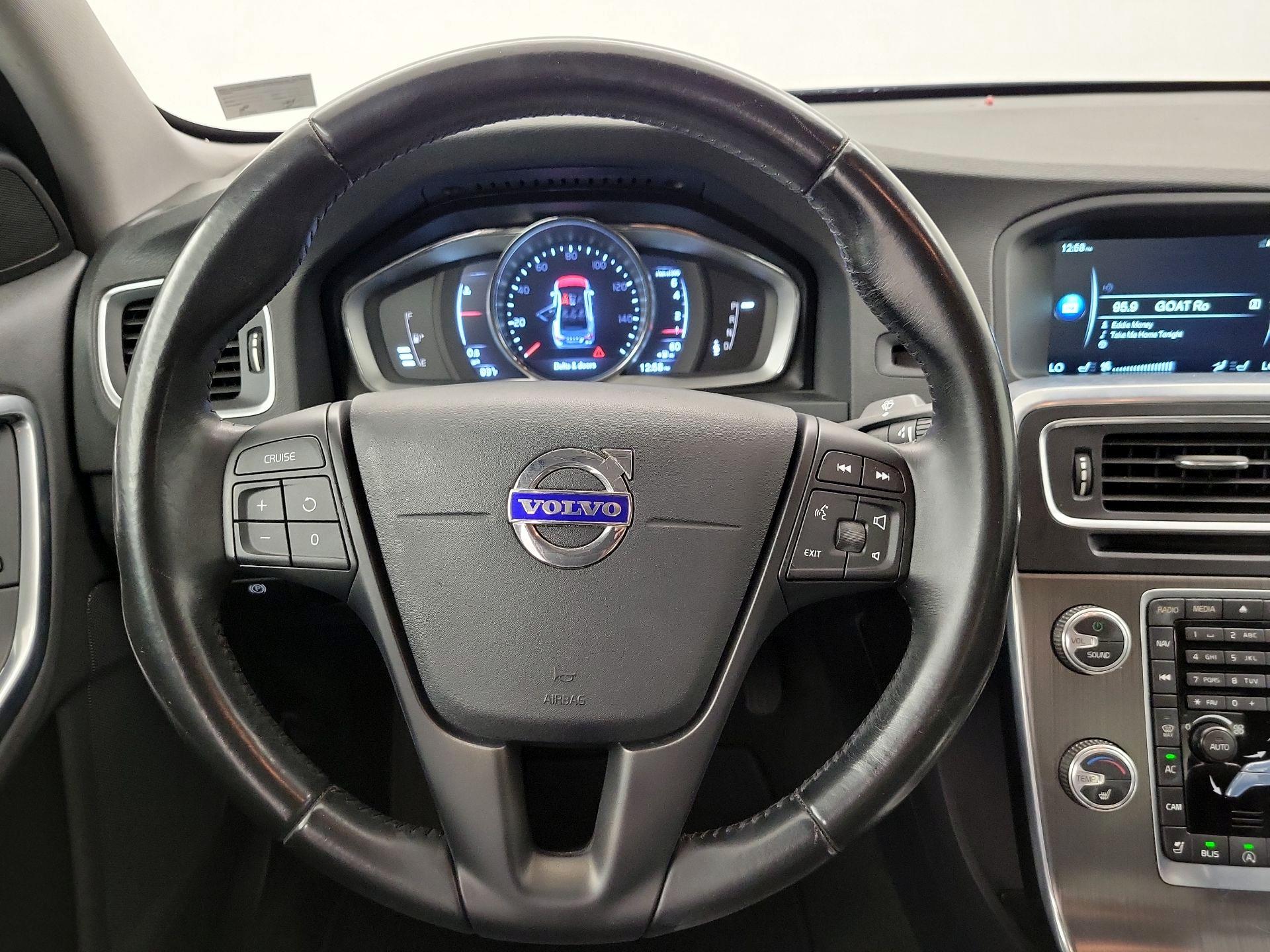 Thumbnail: 2016 Volvo S60 - 10