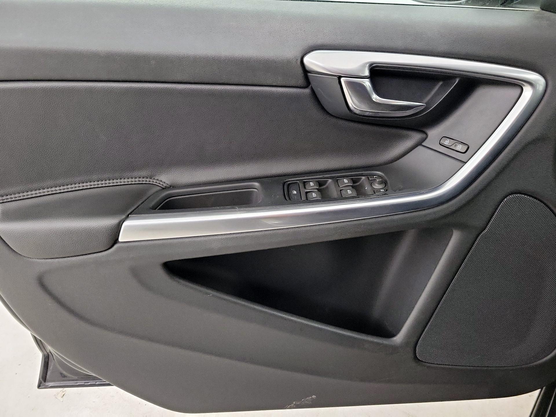 Thumbnail: 2016 Volvo S60 - 12