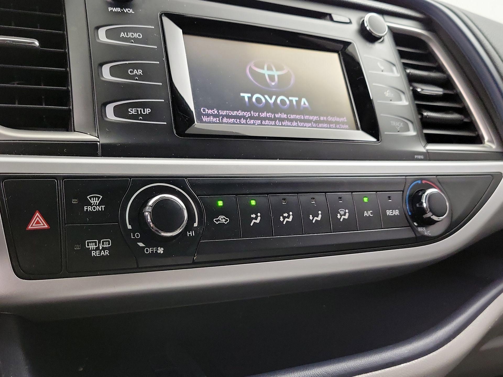 Thumbnail: 2019 Toyota Highlander - 16