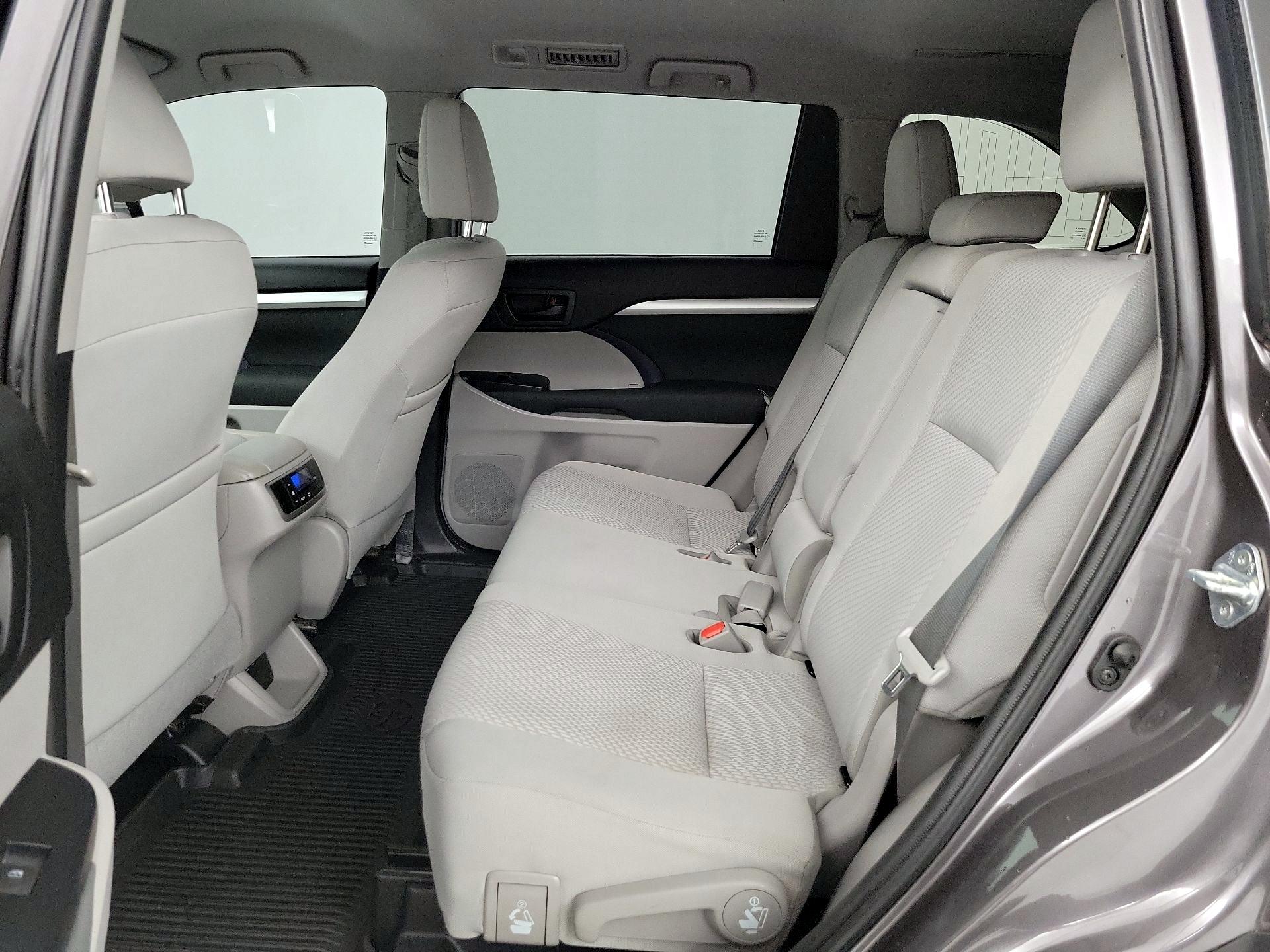 Thumbnail: 2019 Toyota Highlander - 19