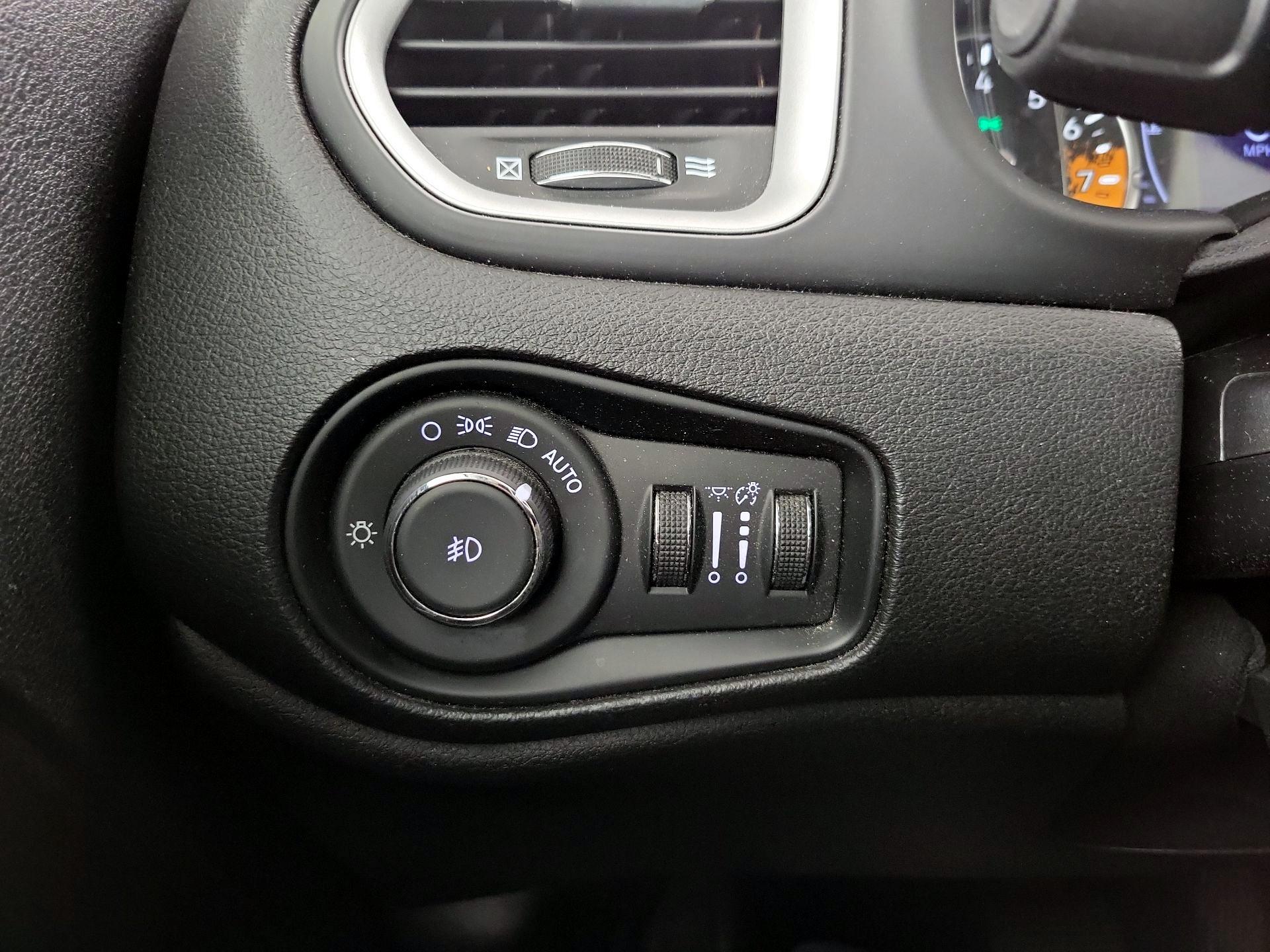 Thumbnail: 2018 Jeep Renegade - 13