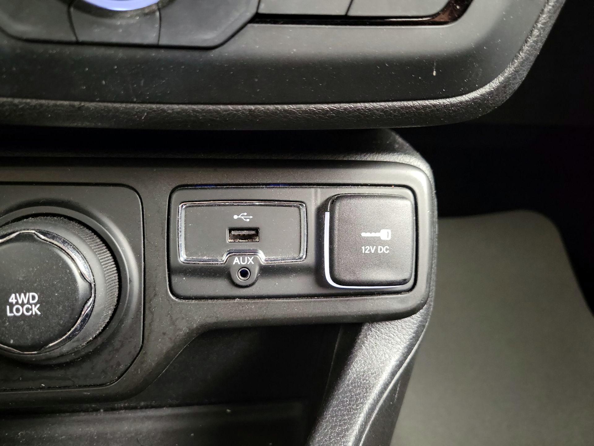 Thumbnail: 2018 Jeep Renegade - 18