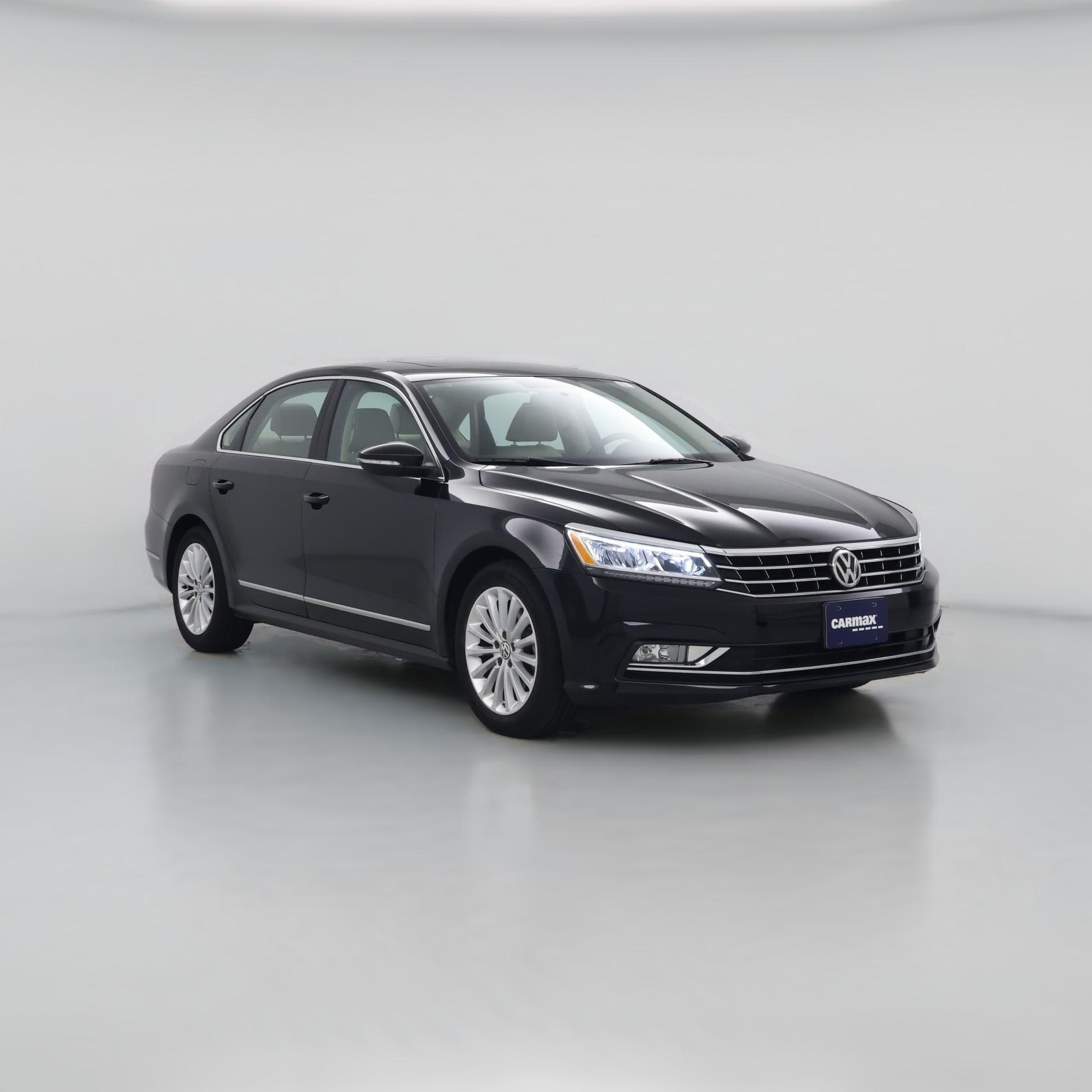 Thumbnail: 2017 Volkswagen Passat - 1