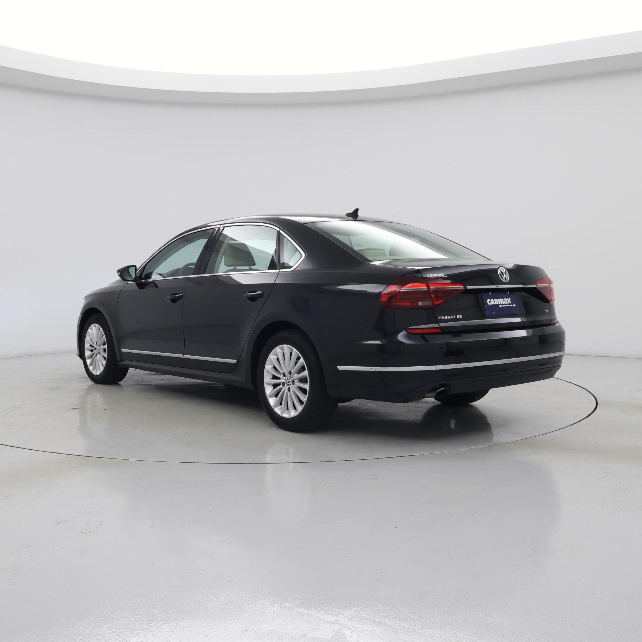 Thumbnail: 2017 Volkswagen Passat - 2