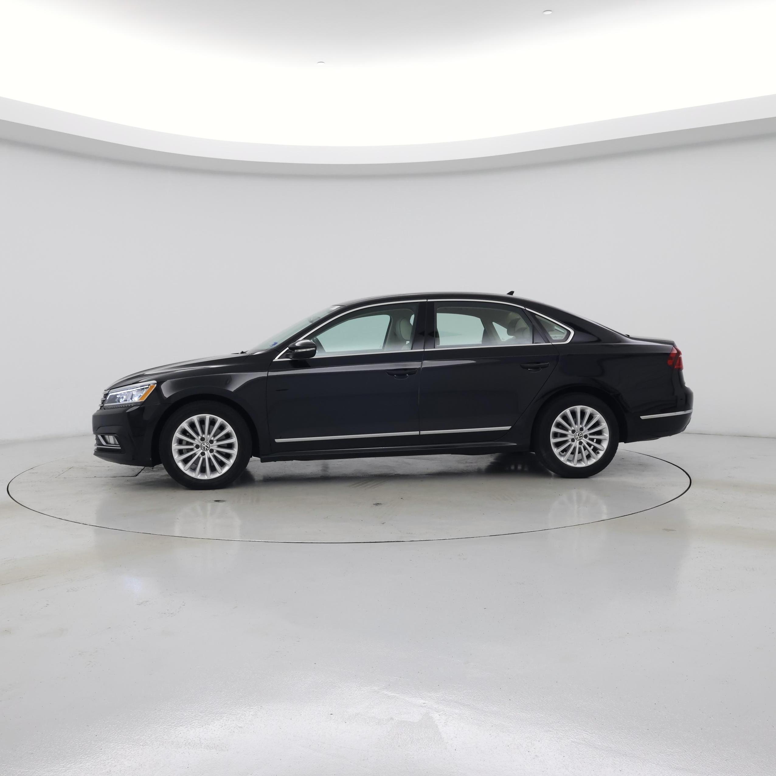 Thumbnail: 2017 Volkswagen Passat - 3