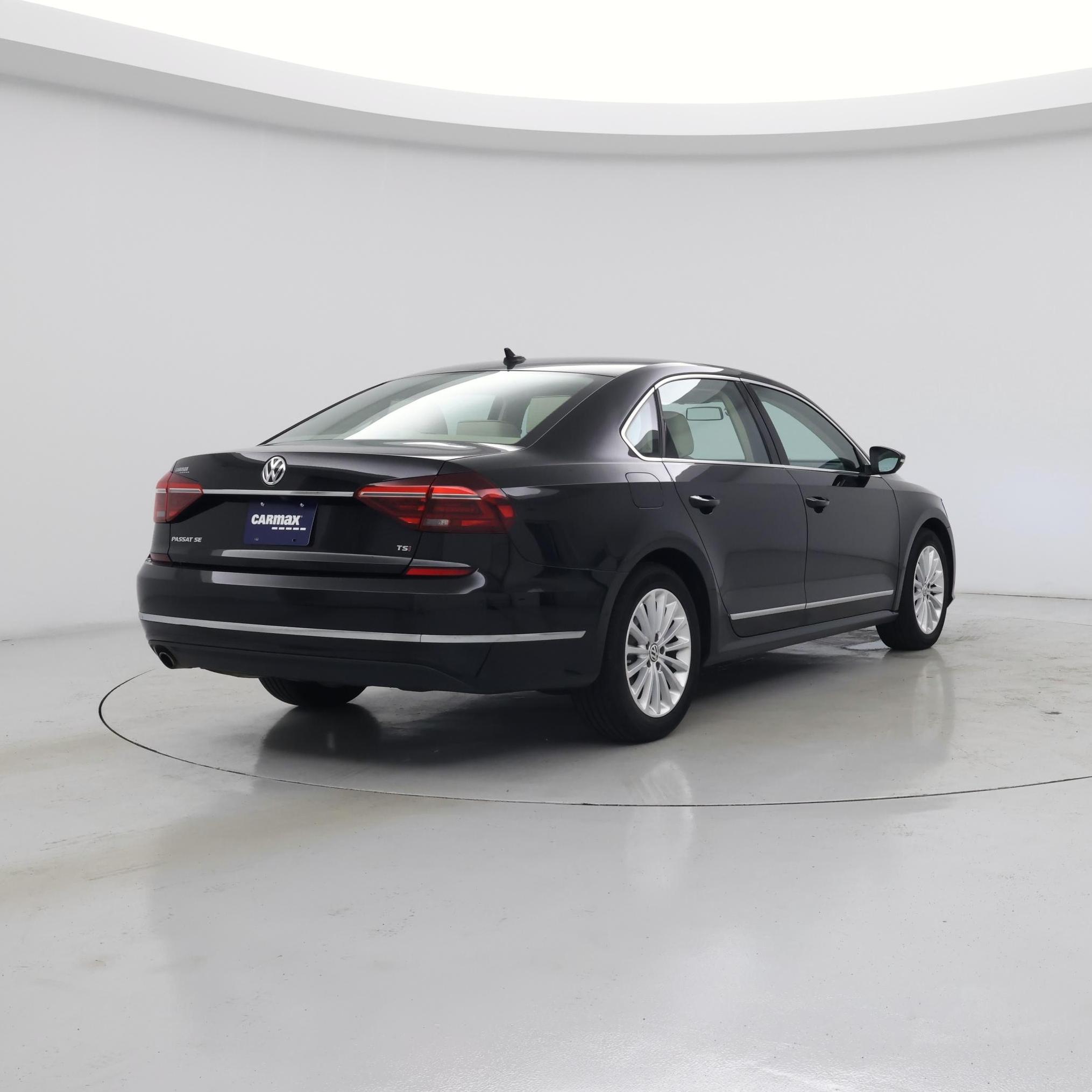 Thumbnail: 2017 Volkswagen Passat - 8