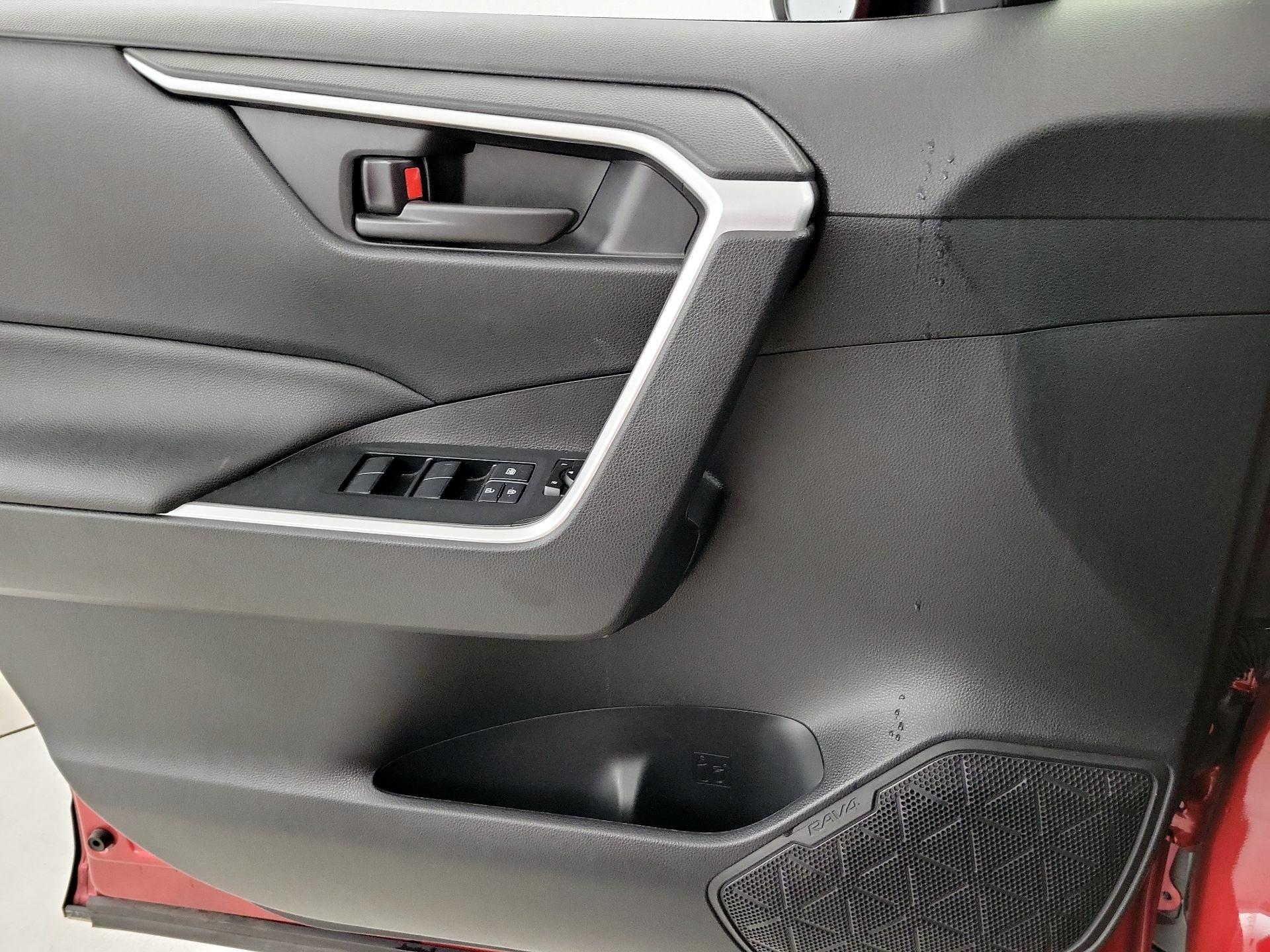 Thumbnail: 2021 Toyota RAV4 - 12