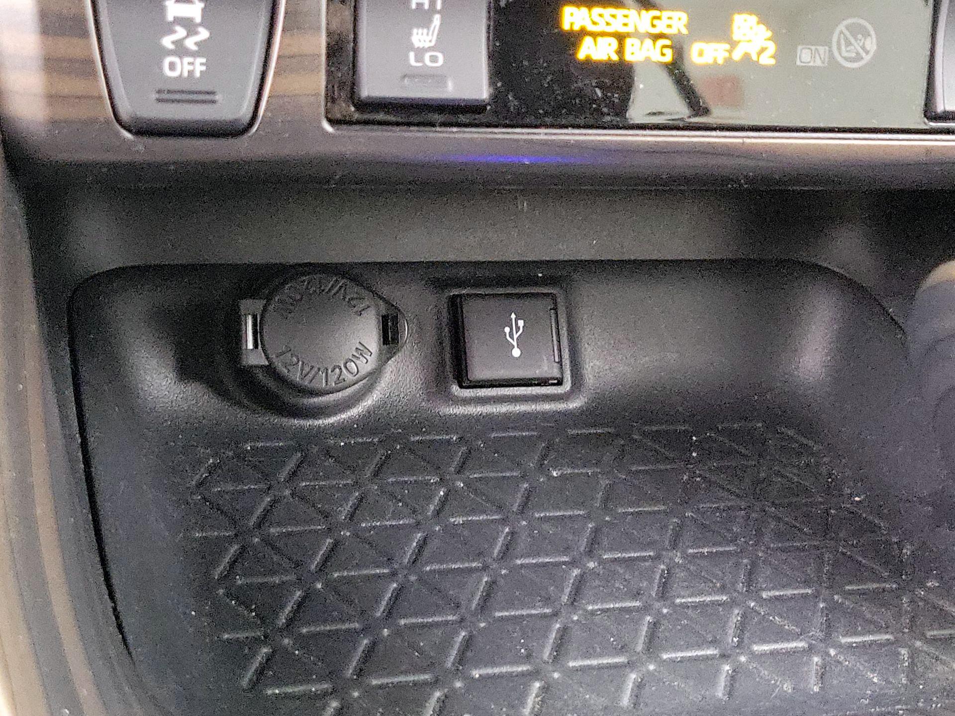 Thumbnail: 2021 Toyota RAV4 - 18