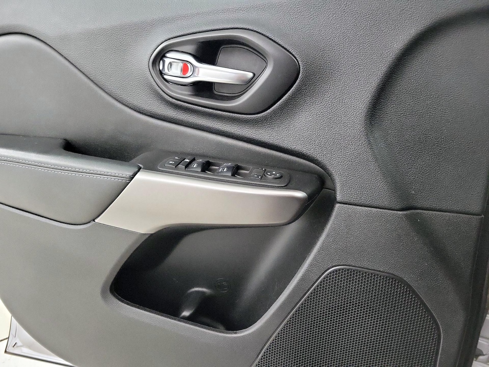 2021 Jeep Cherokee Latitude - Photo 13