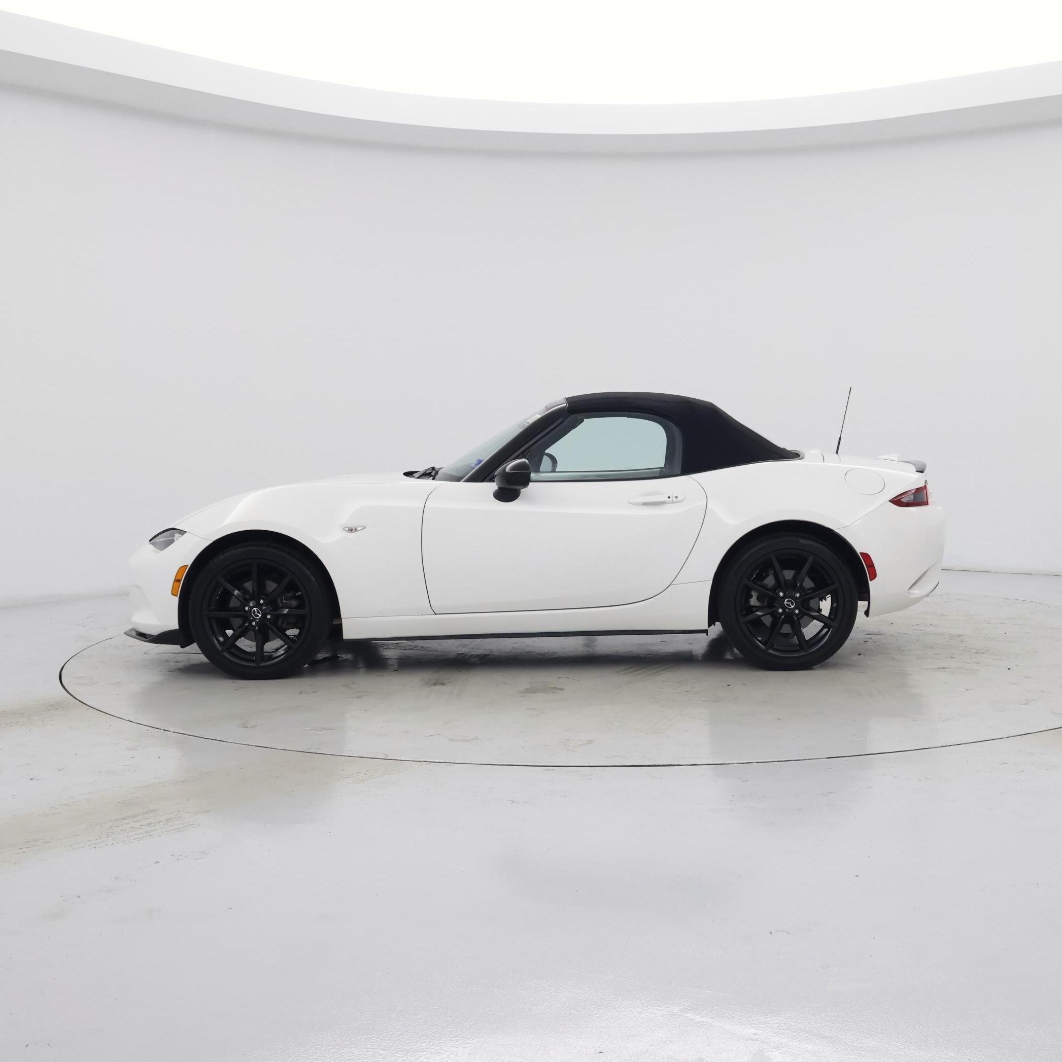 Thumbnail: 2020 Mazda MX-5 Miata - 3