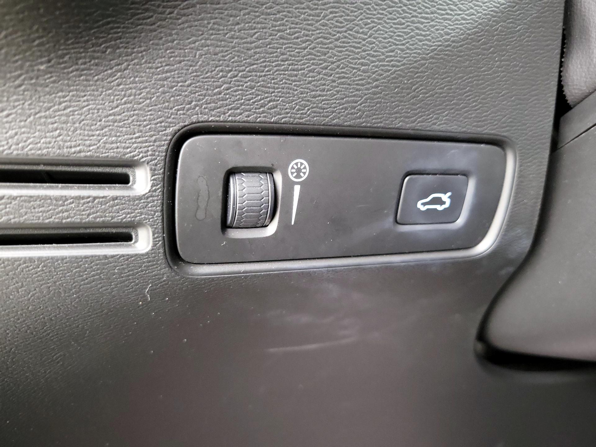 Thumbnail: 2020 Volvo XC40 - 13