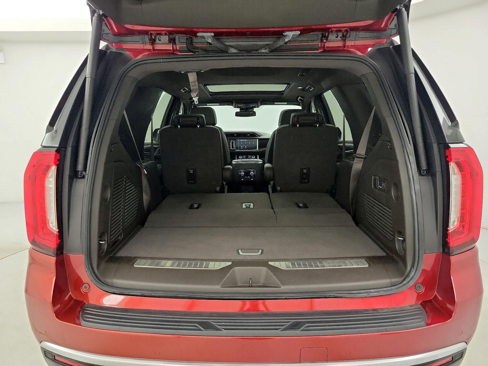 2024 GMC Yukon Denali - Photo 25
