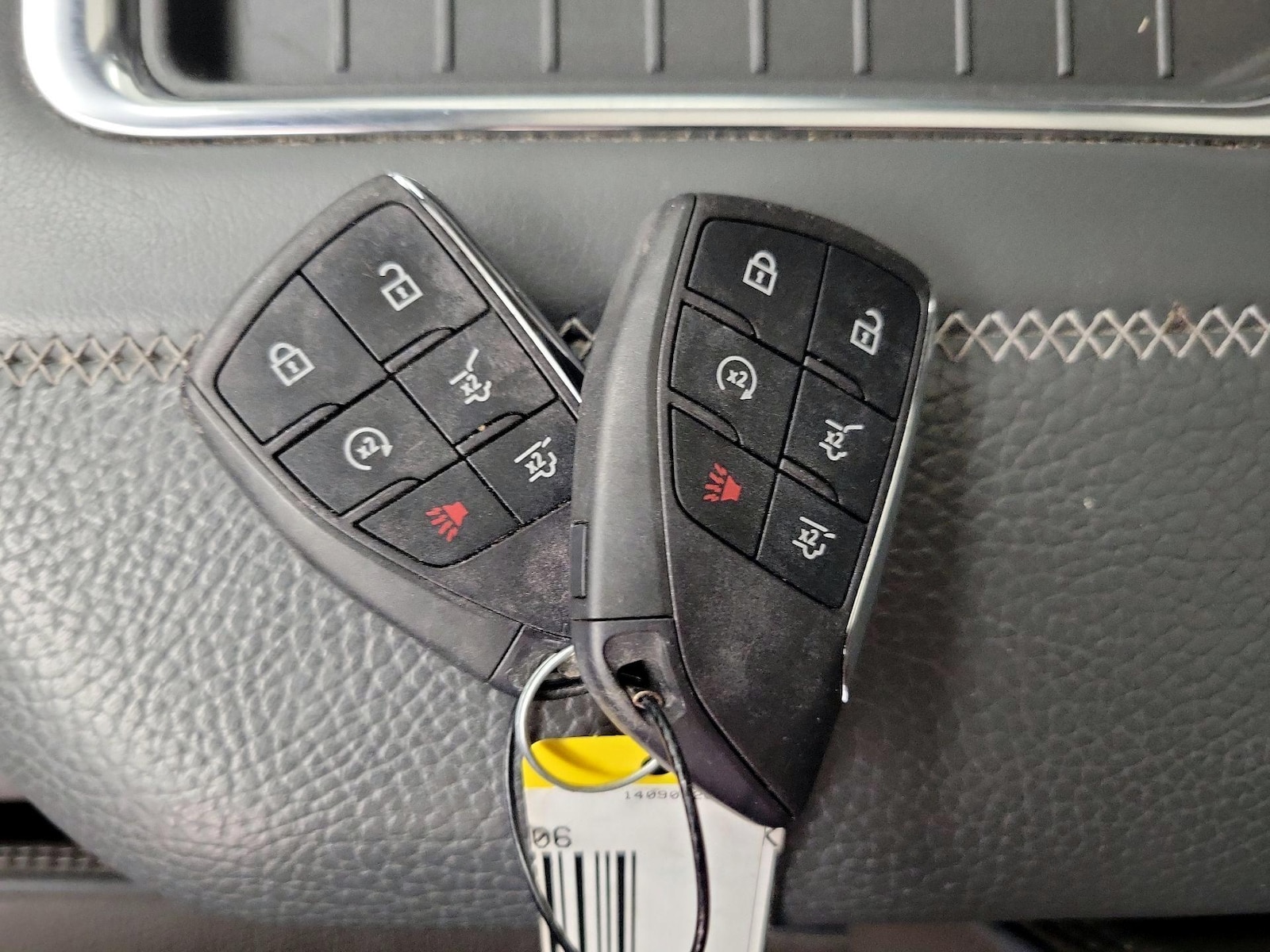 2024 GMC Yukon Denali - Photo 27