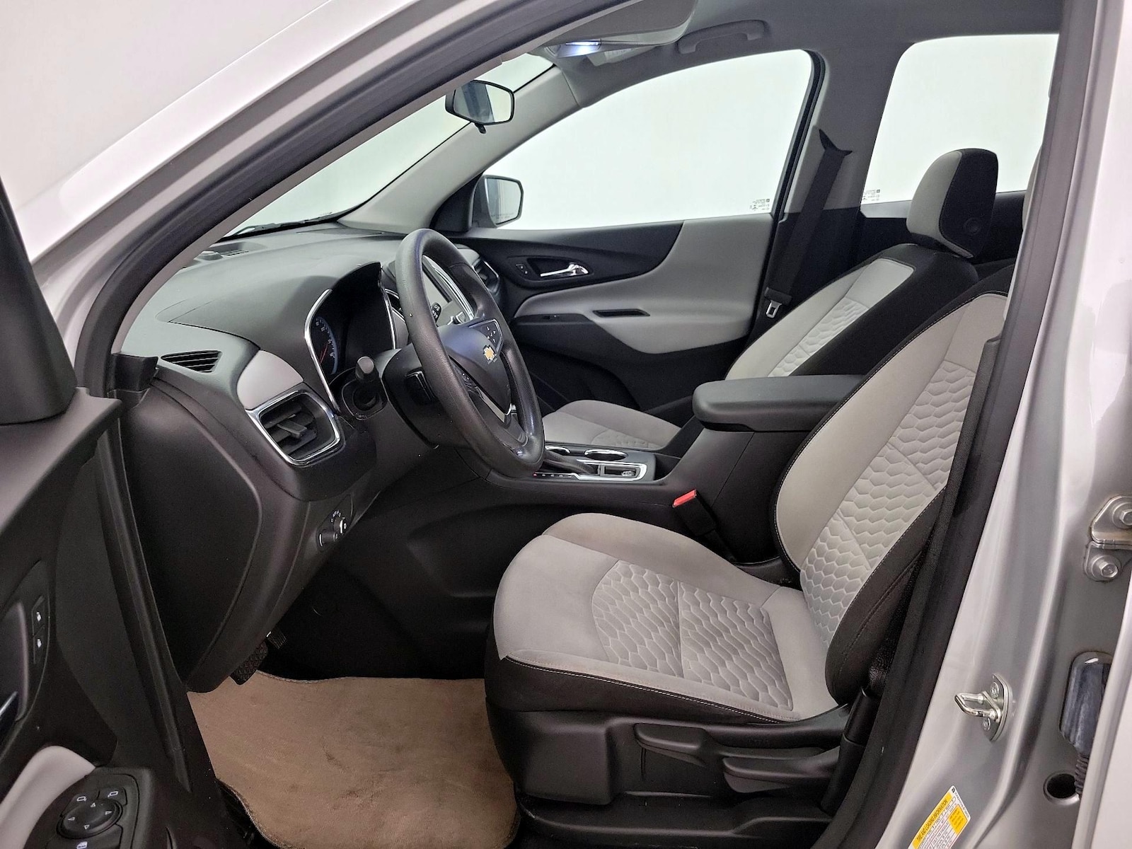 2020 Chevrolet Equinox LS - Photo 12
