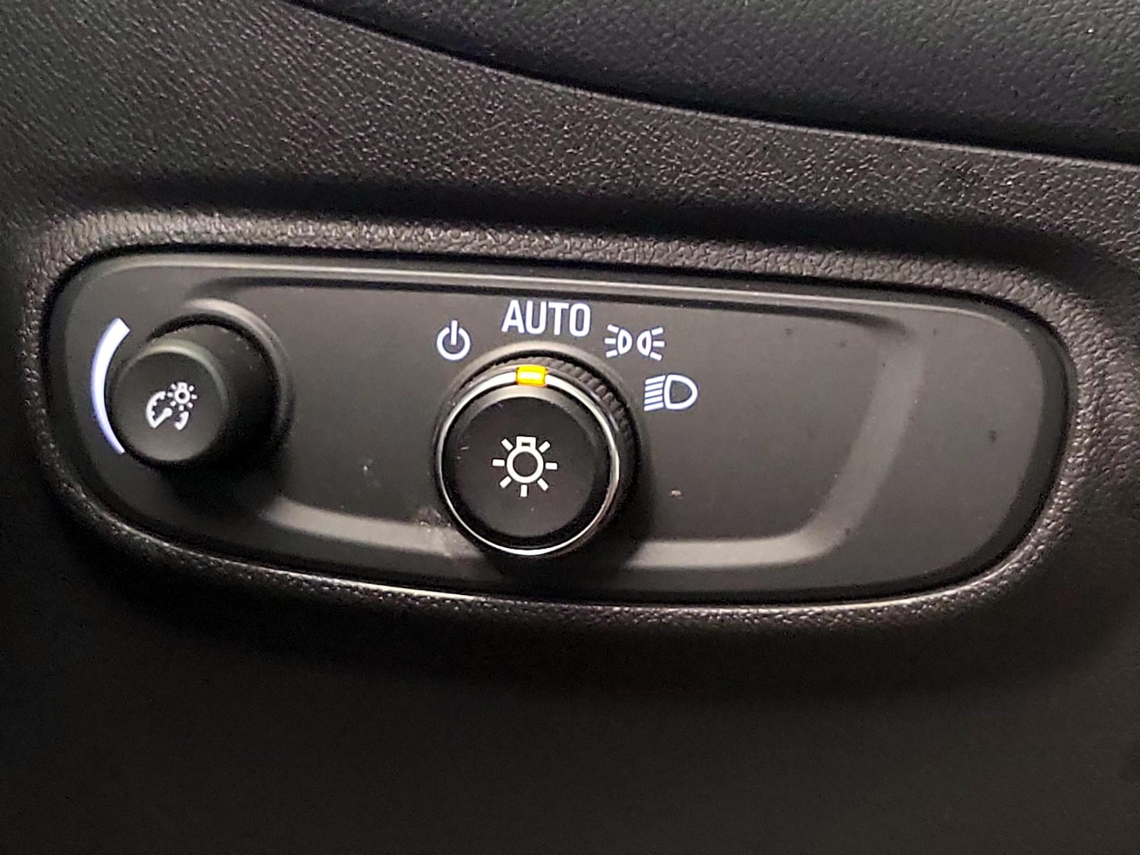 2020 Chevrolet Equinox LS - Photo 14