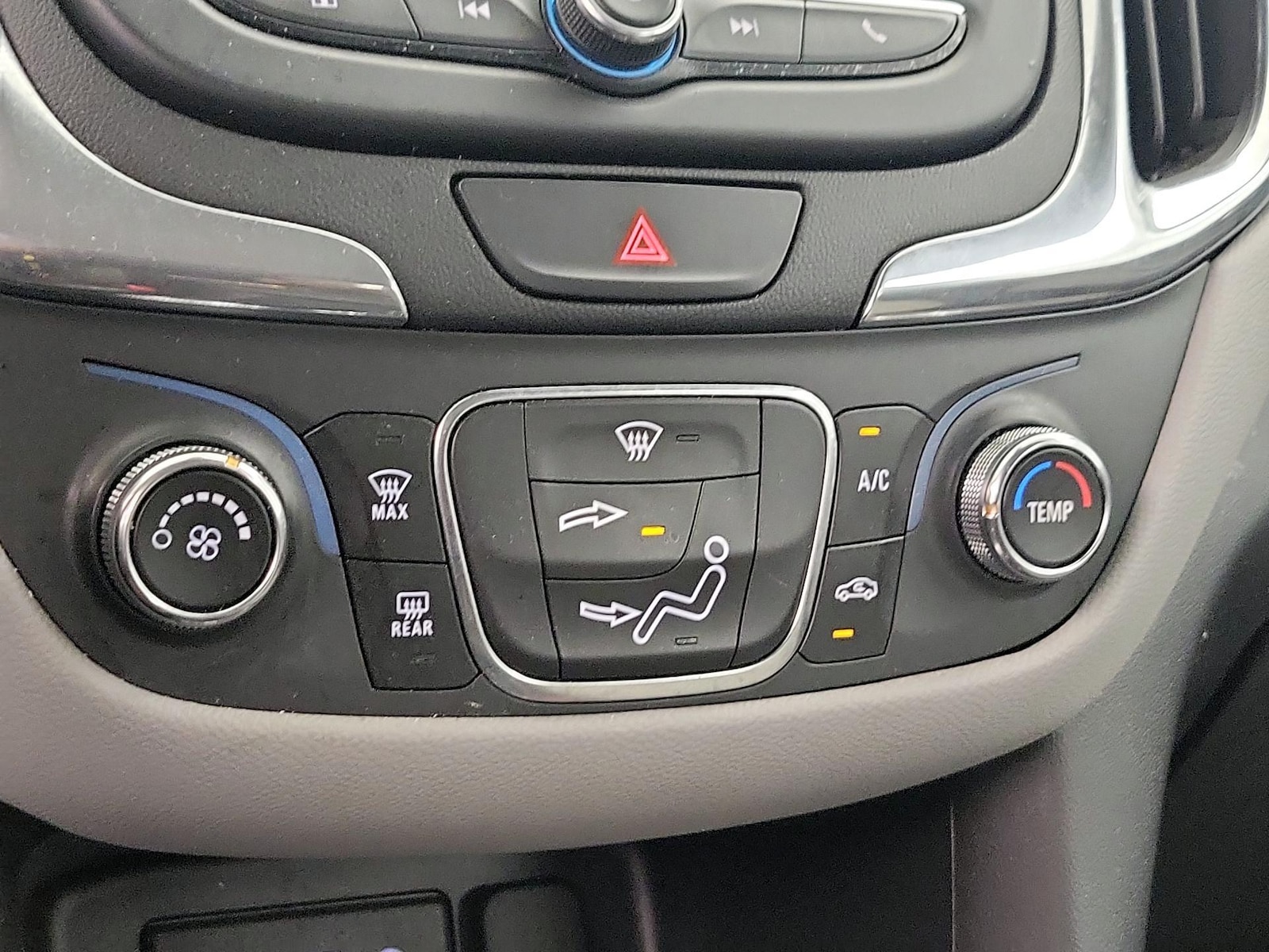 2020 Chevrolet Equinox LS - Photo 17