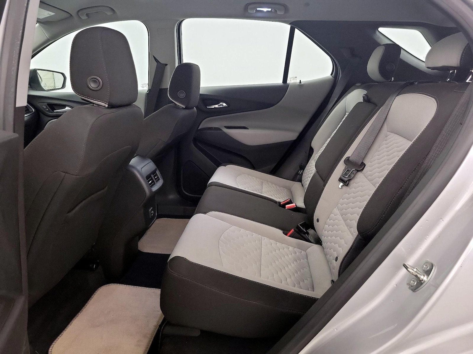 2020 Chevrolet Equinox LS - Photo 20