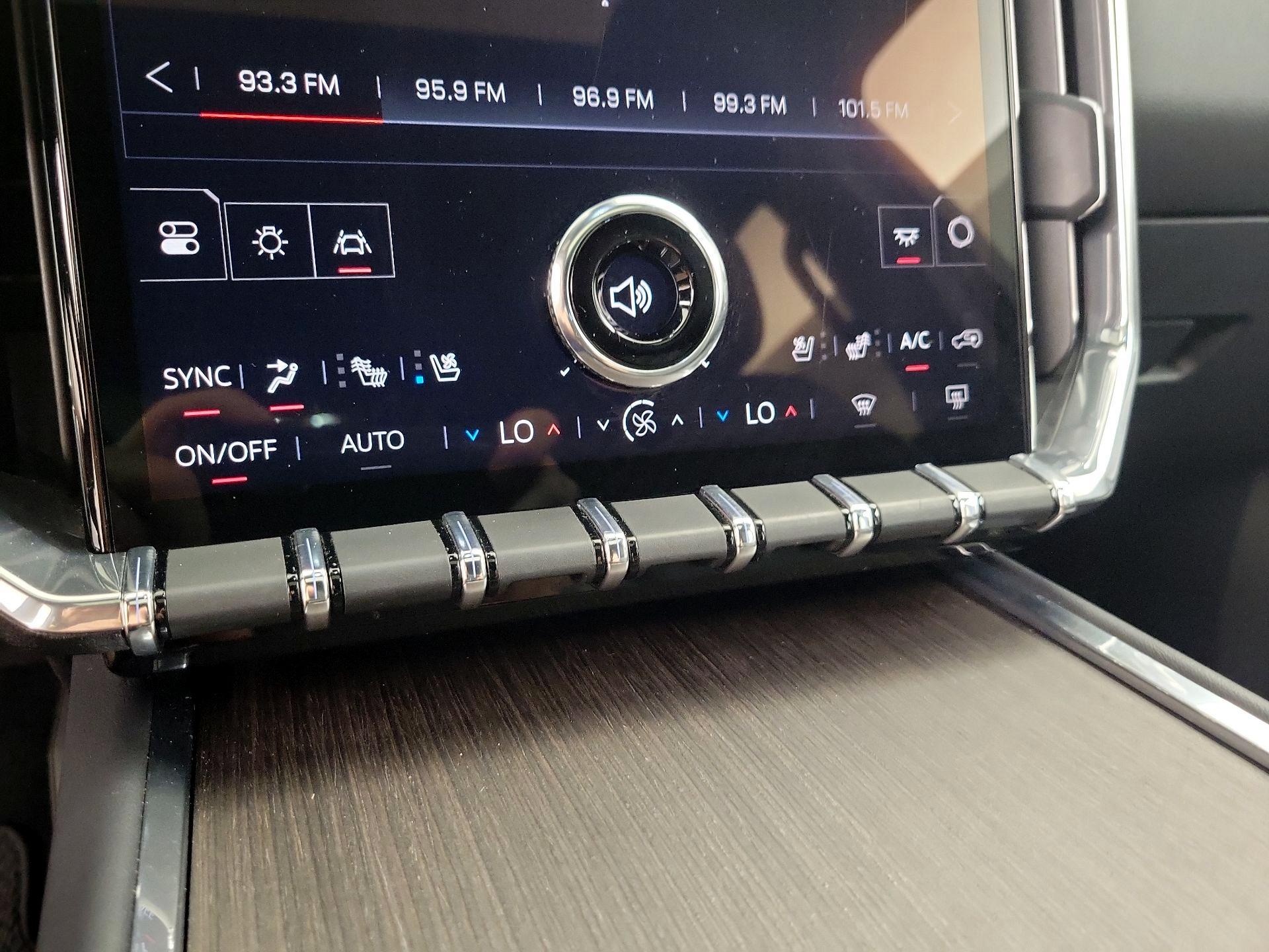 Thumbnail: 2024 GMC Acadia - 16