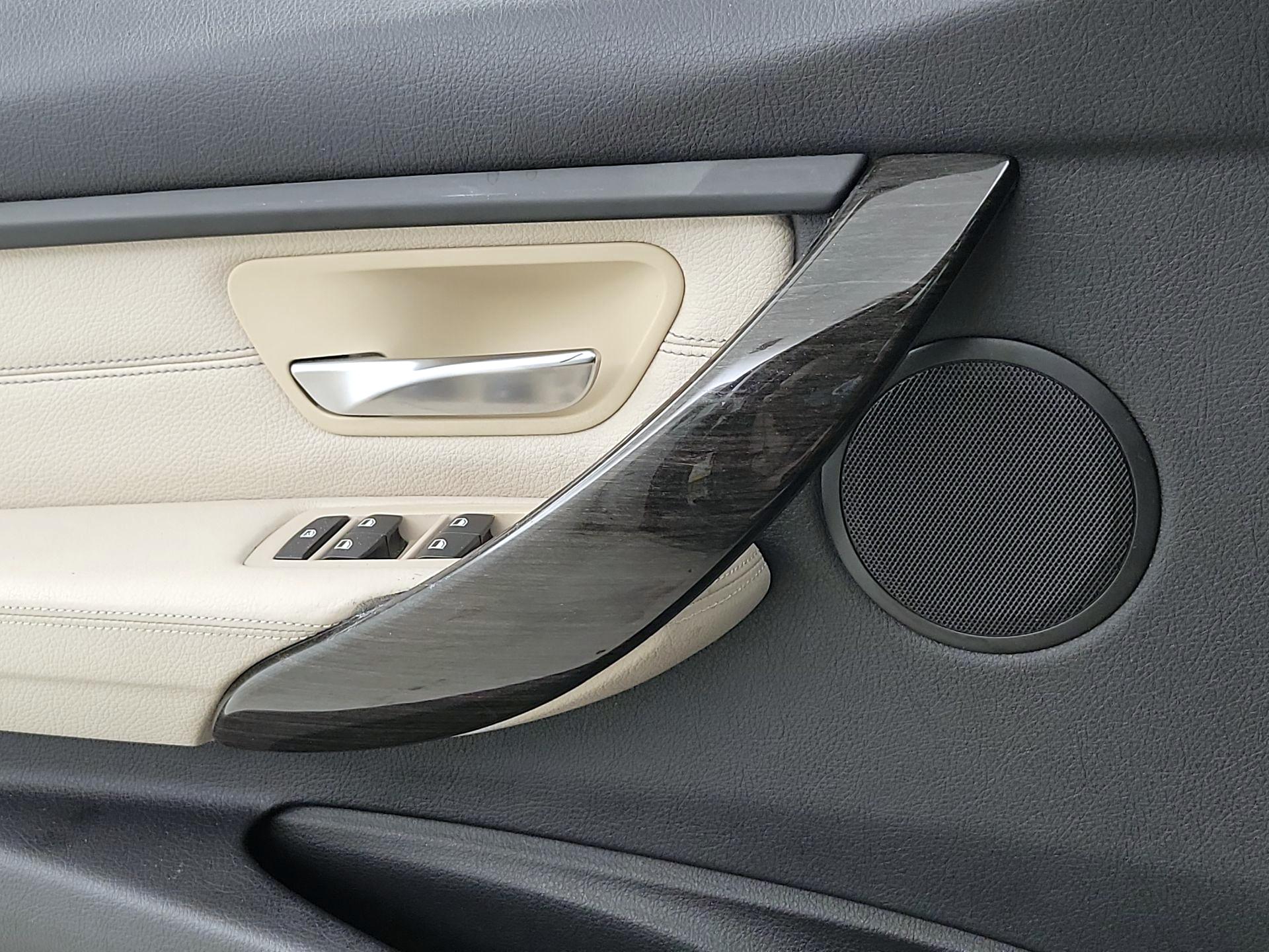 Thumbnail: 2015 BMW 3 Series - 12