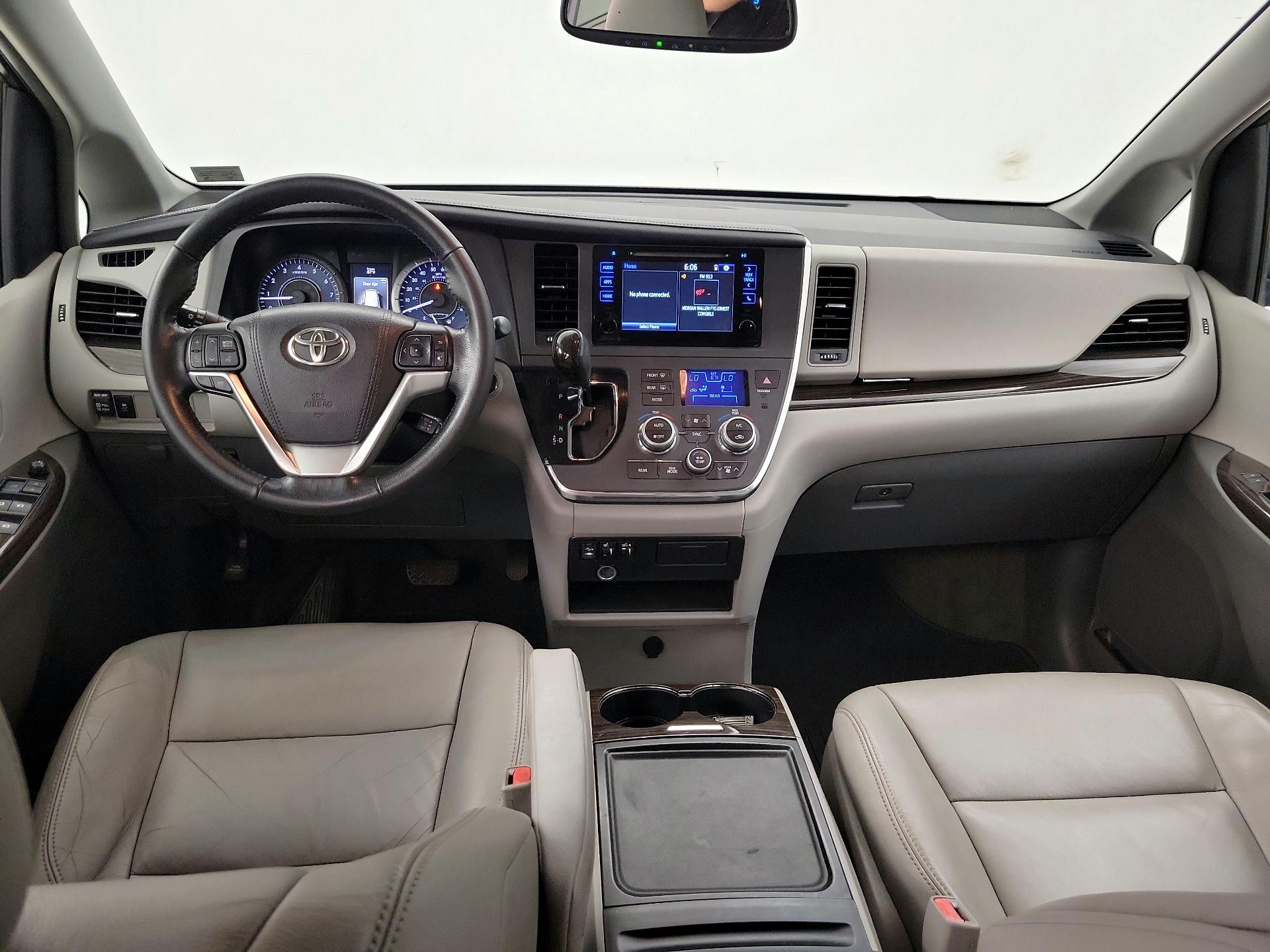 Thumbnail: 2015 Toyota Sienna - 9