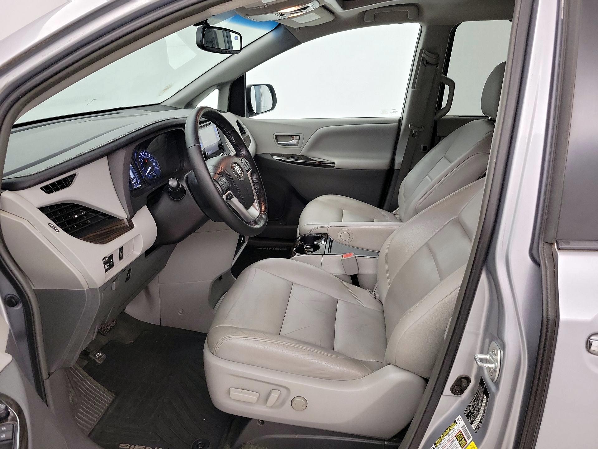 Thumbnail: 2015 Toyota Sienna - 11