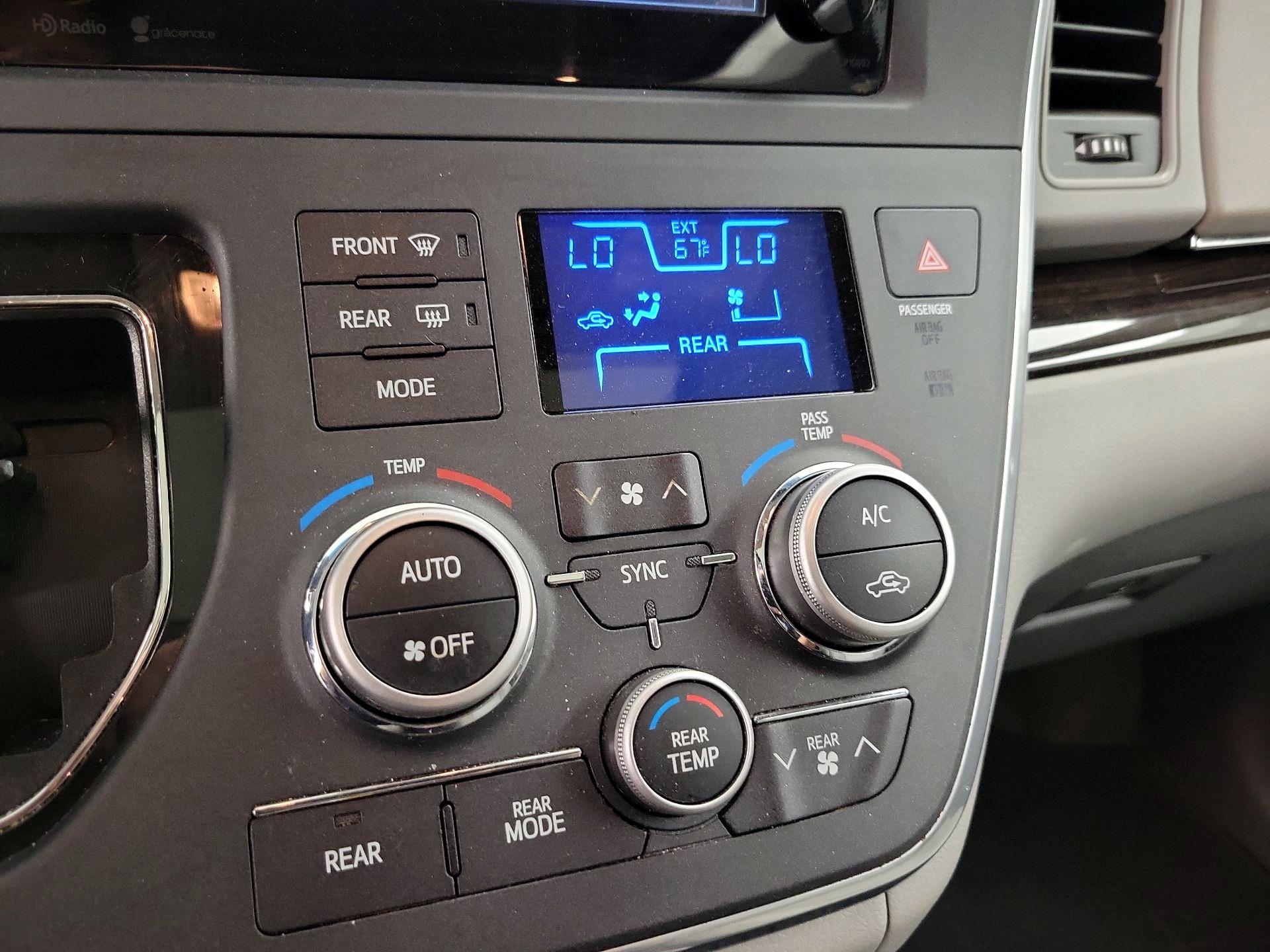 Thumbnail: 2015 Toyota Sienna - 16