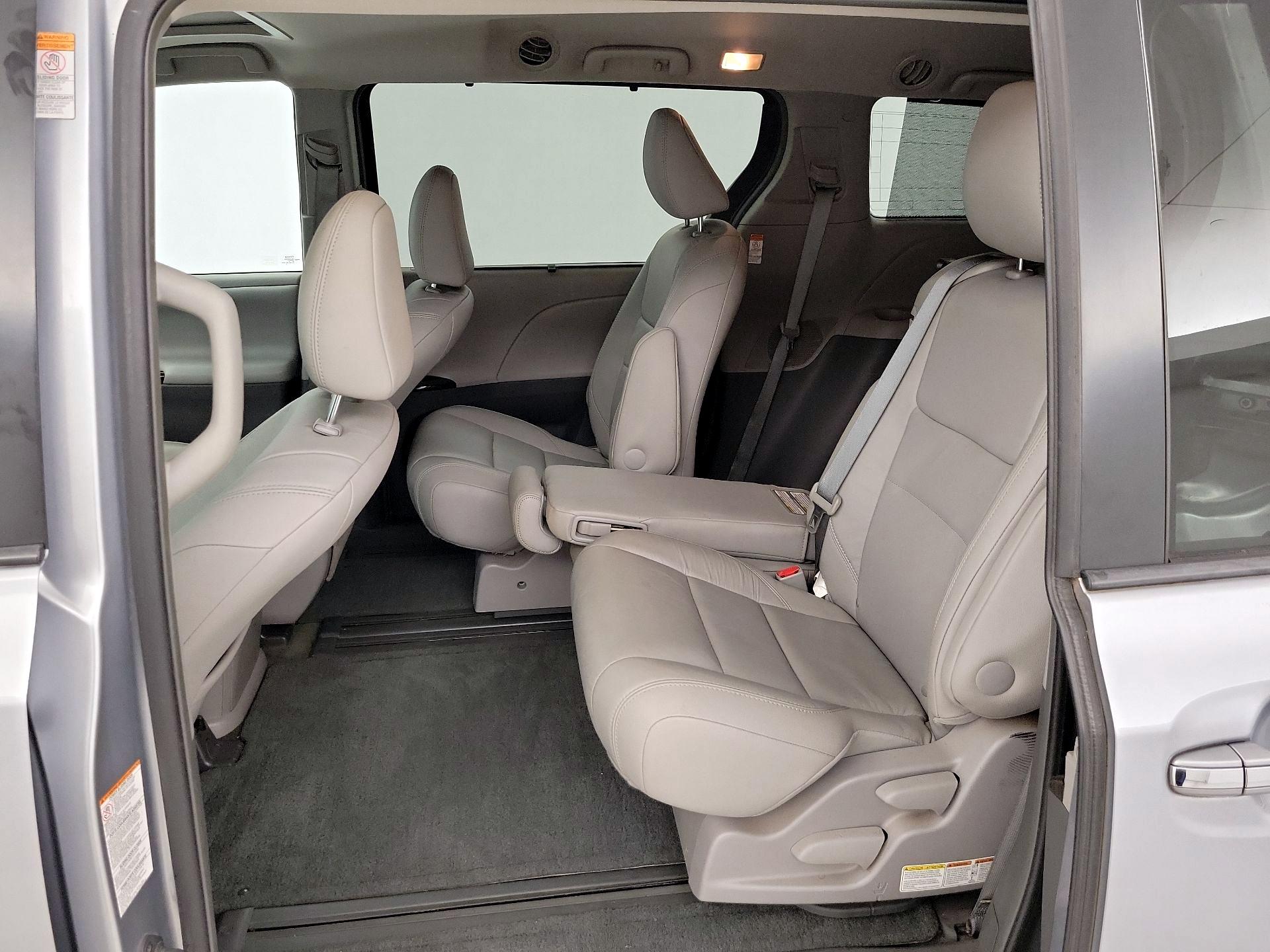 Thumbnail: 2015 Toyota Sienna - 20