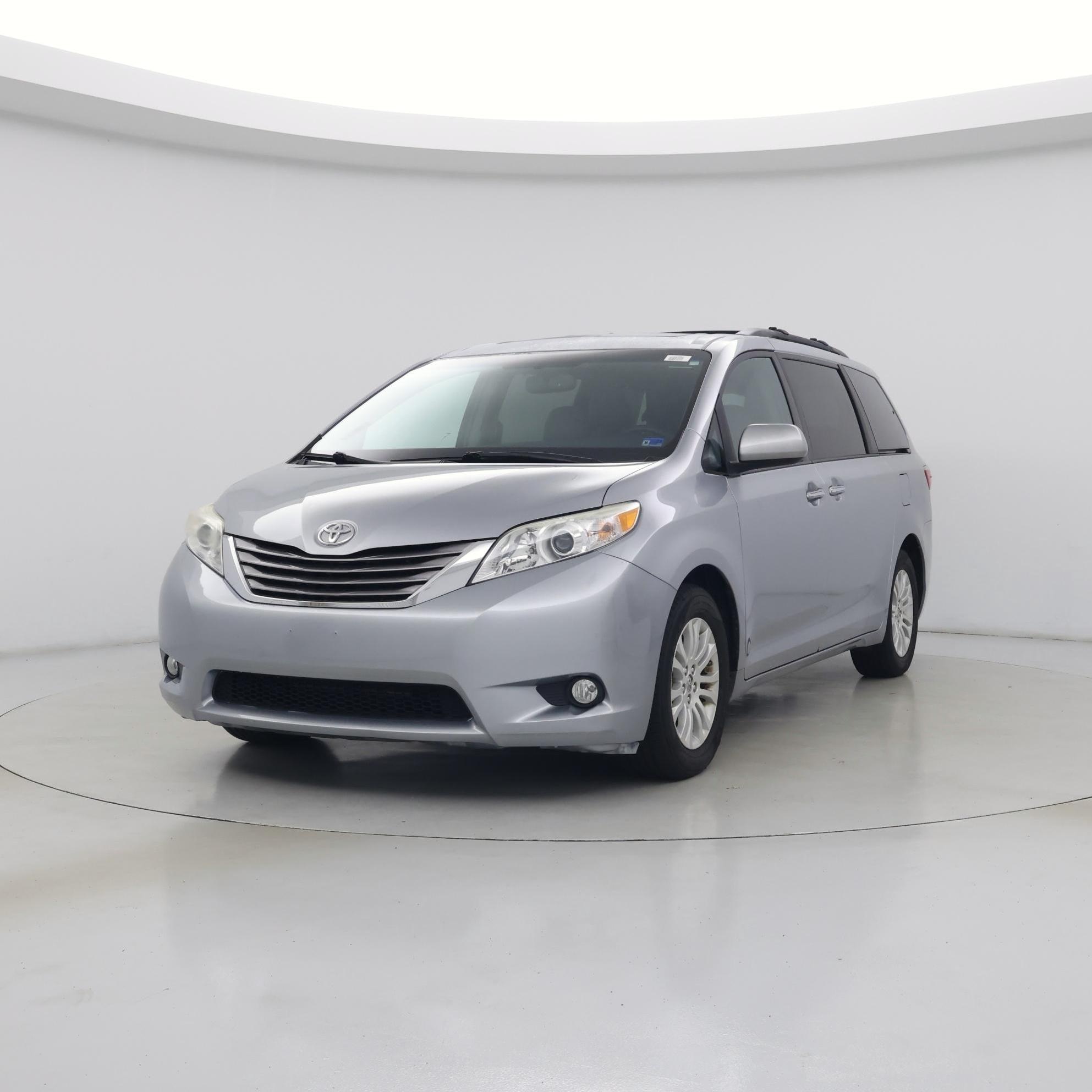 Thumbnail: 2015 Toyota Sienna - 4