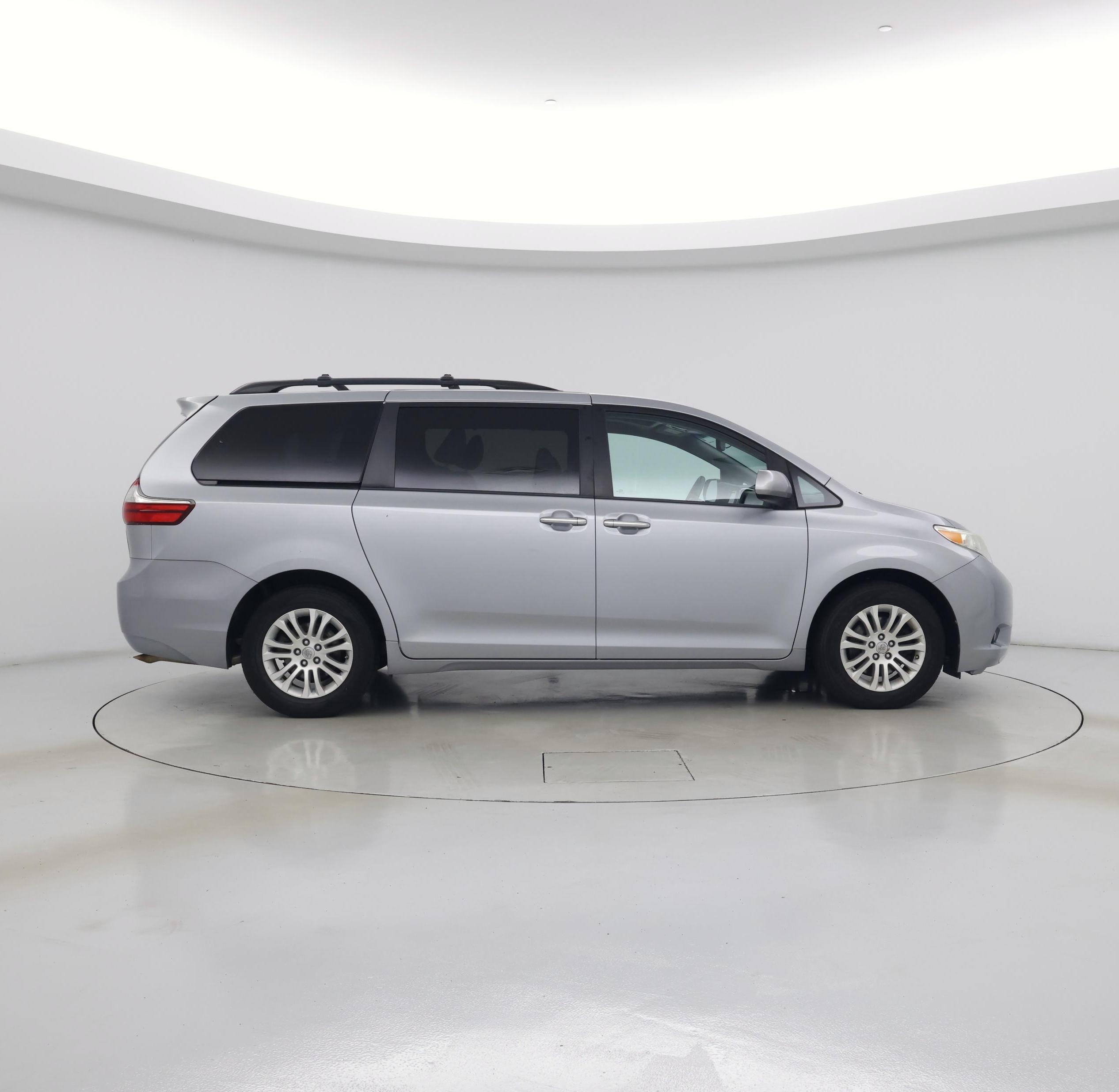 Thumbnail: 2015 Toyota Sienna - 7