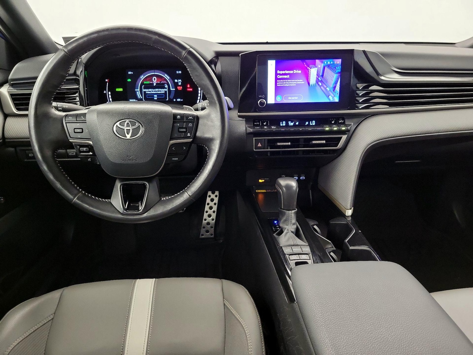 2025 Toyota Camry SE - Photo 10