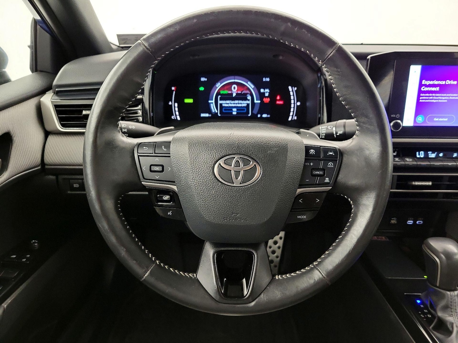 2025 Toyota Camry SE - Photo 11