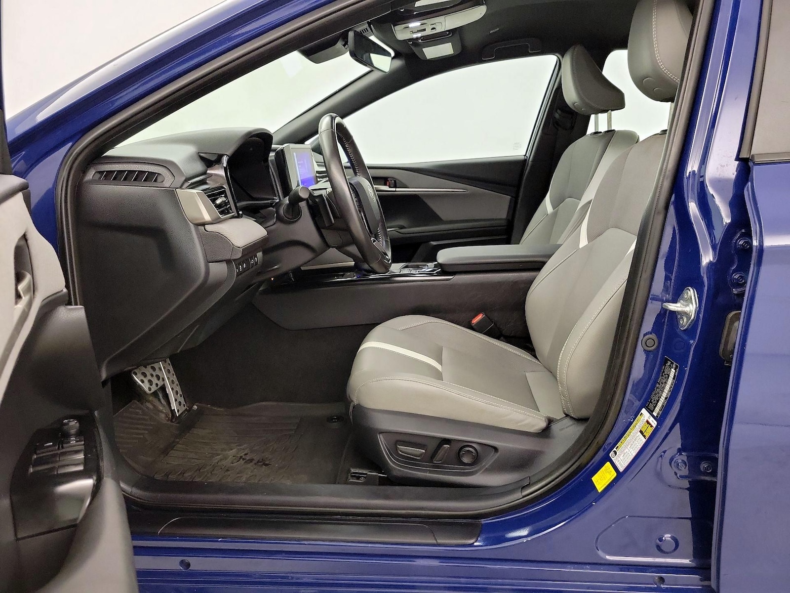 2025 Toyota Camry SE - Photo 12