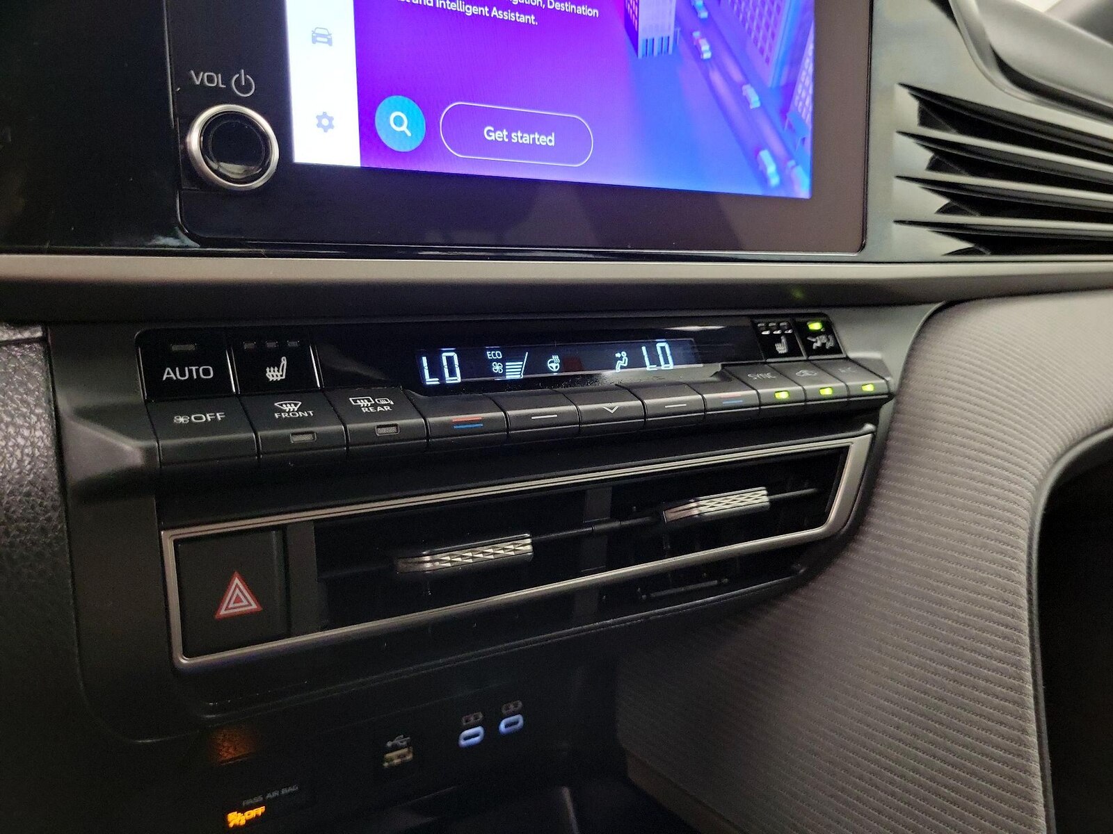 2025 Toyota Camry SE - Photo 17