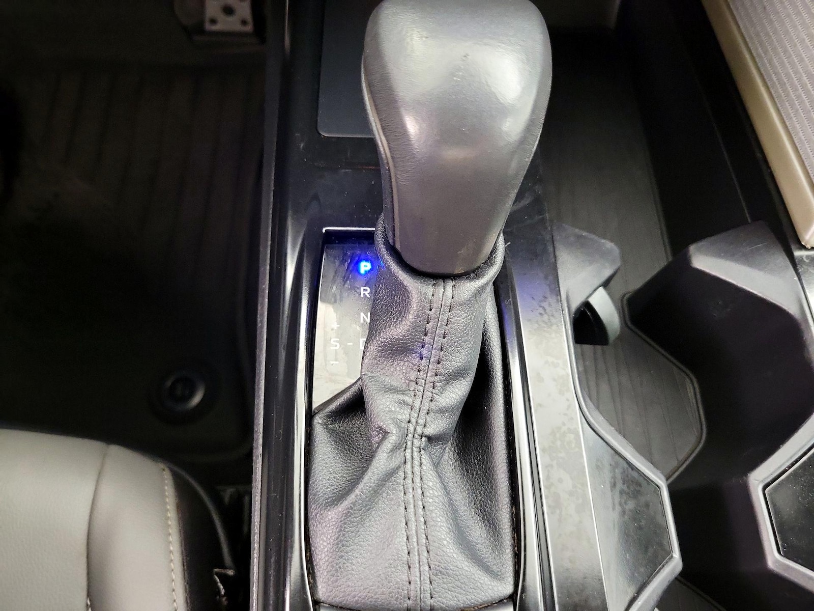 2025 Toyota Camry SE - Photo 18