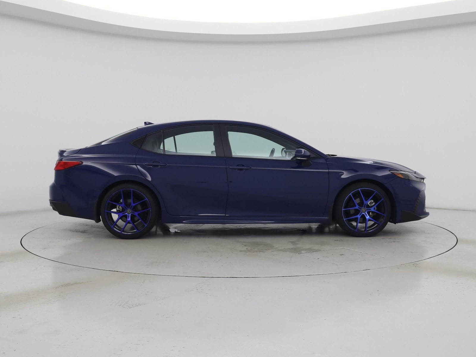2025 Toyota Camry SE - Photo 8