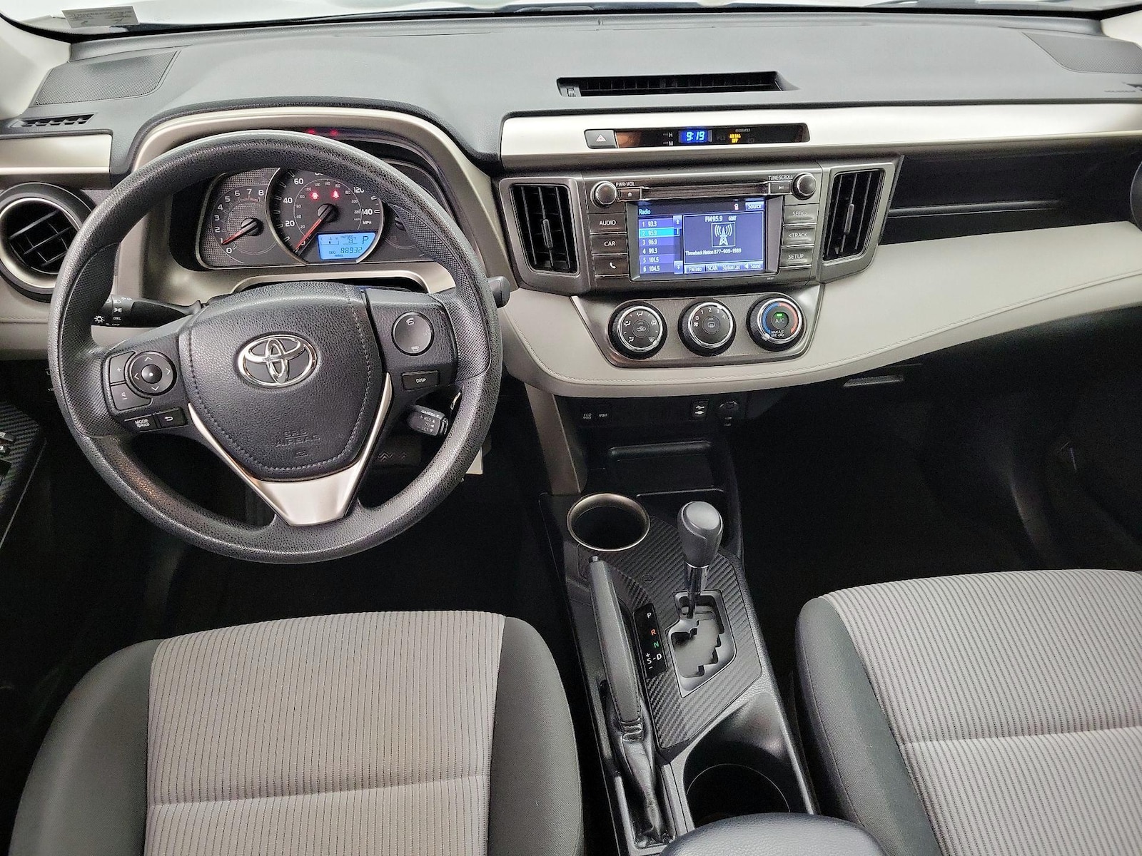 2015 Toyota RAV4 LE - Photo 10