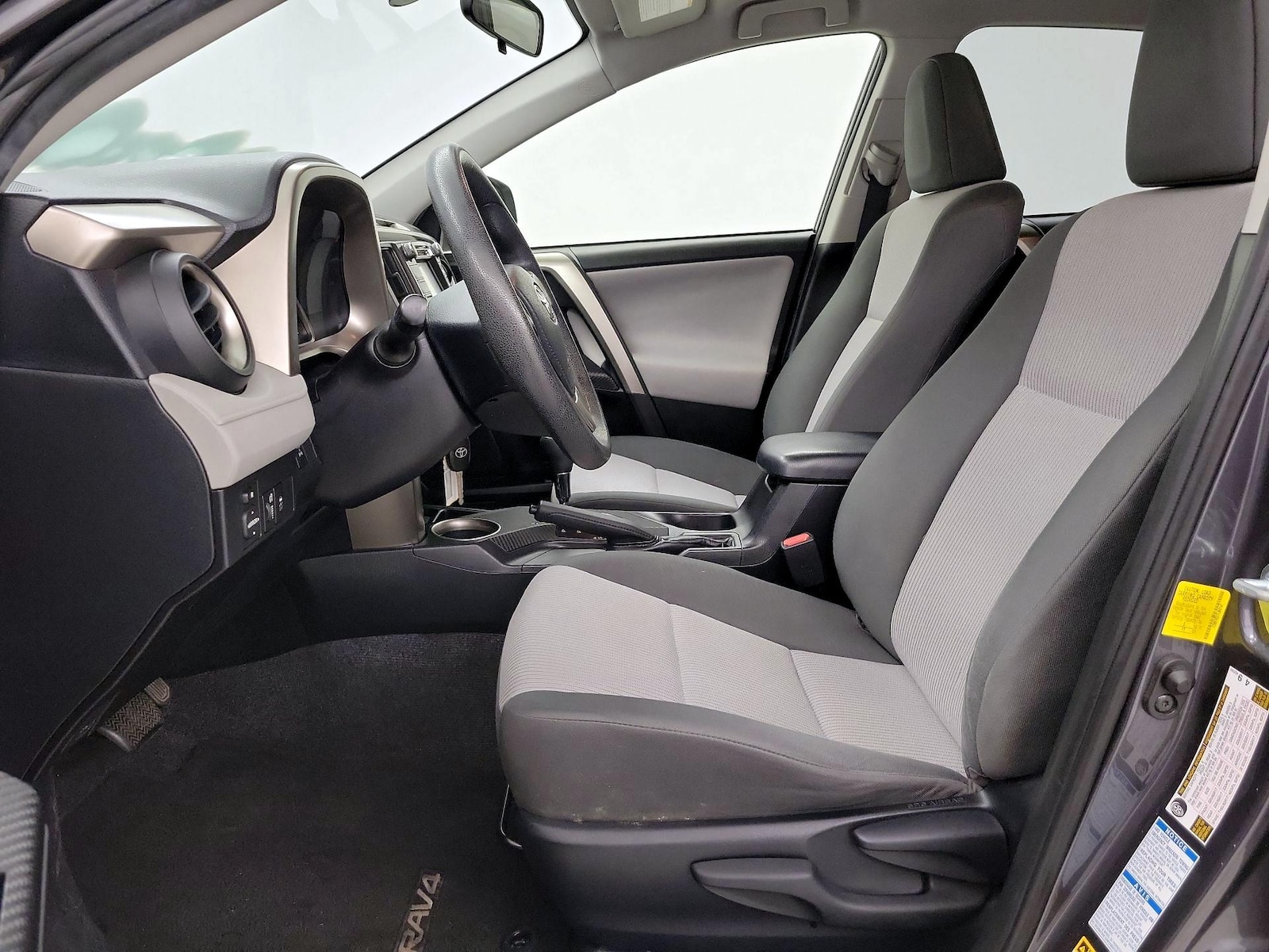 2015 Toyota RAV4 LE - Photo 12