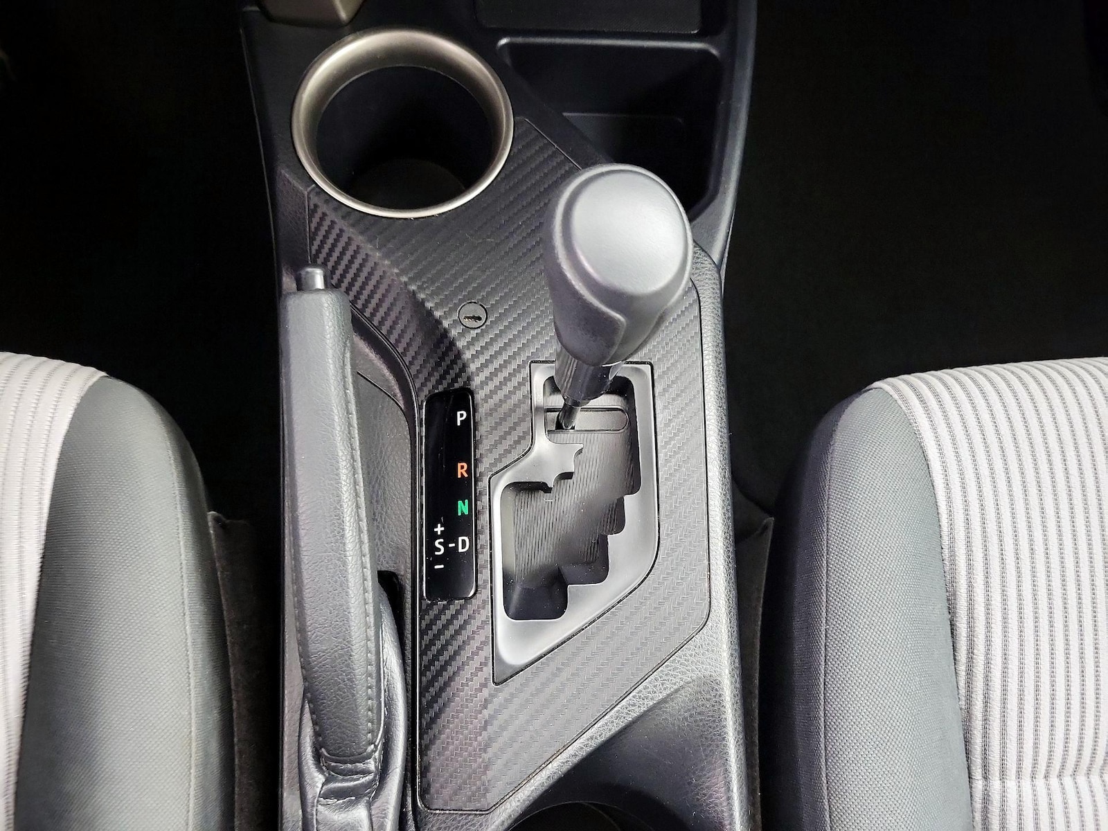 2015 Toyota RAV4 LE - Photo 18