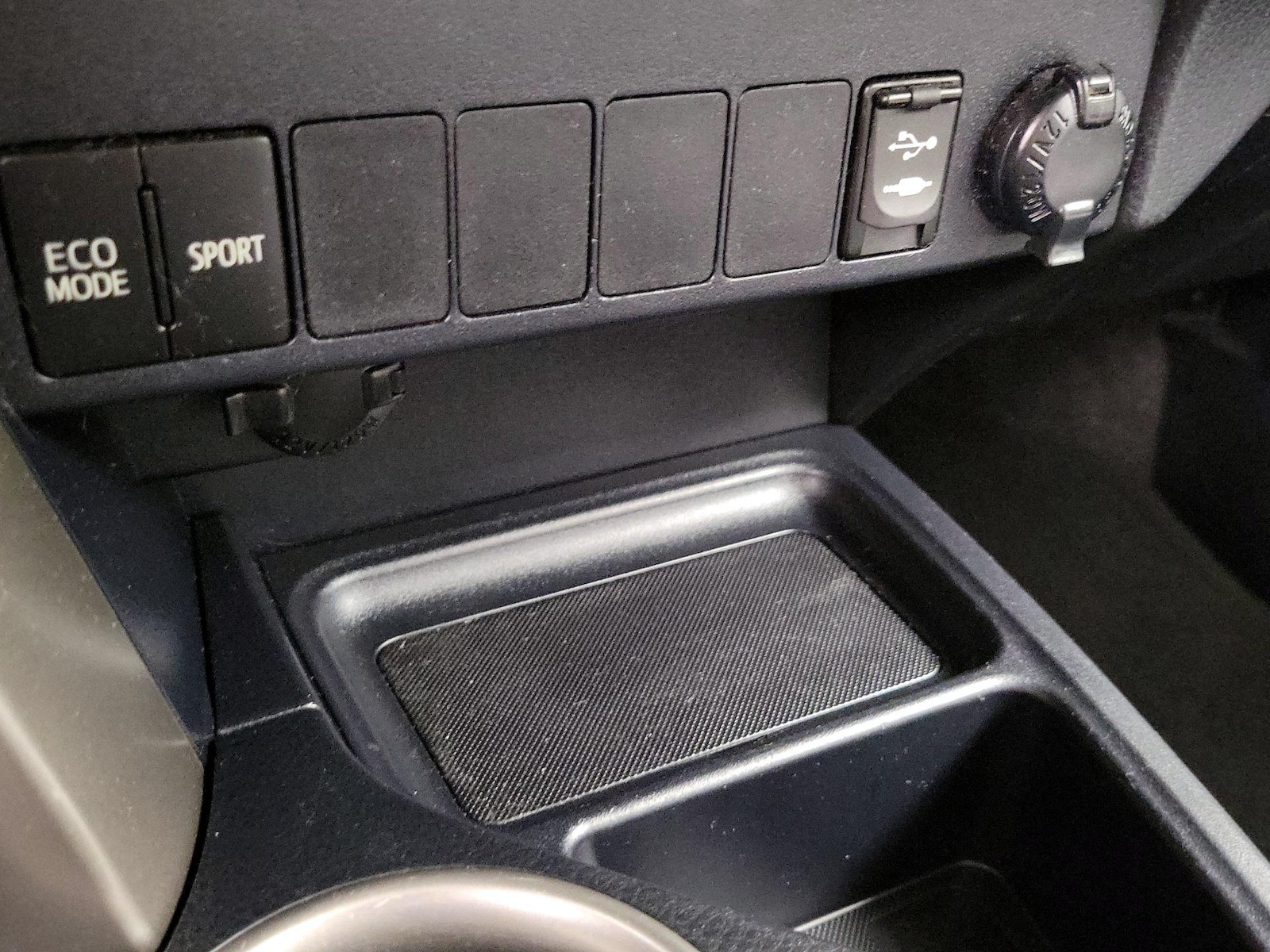 2015 Toyota RAV4 LE - Photo 19