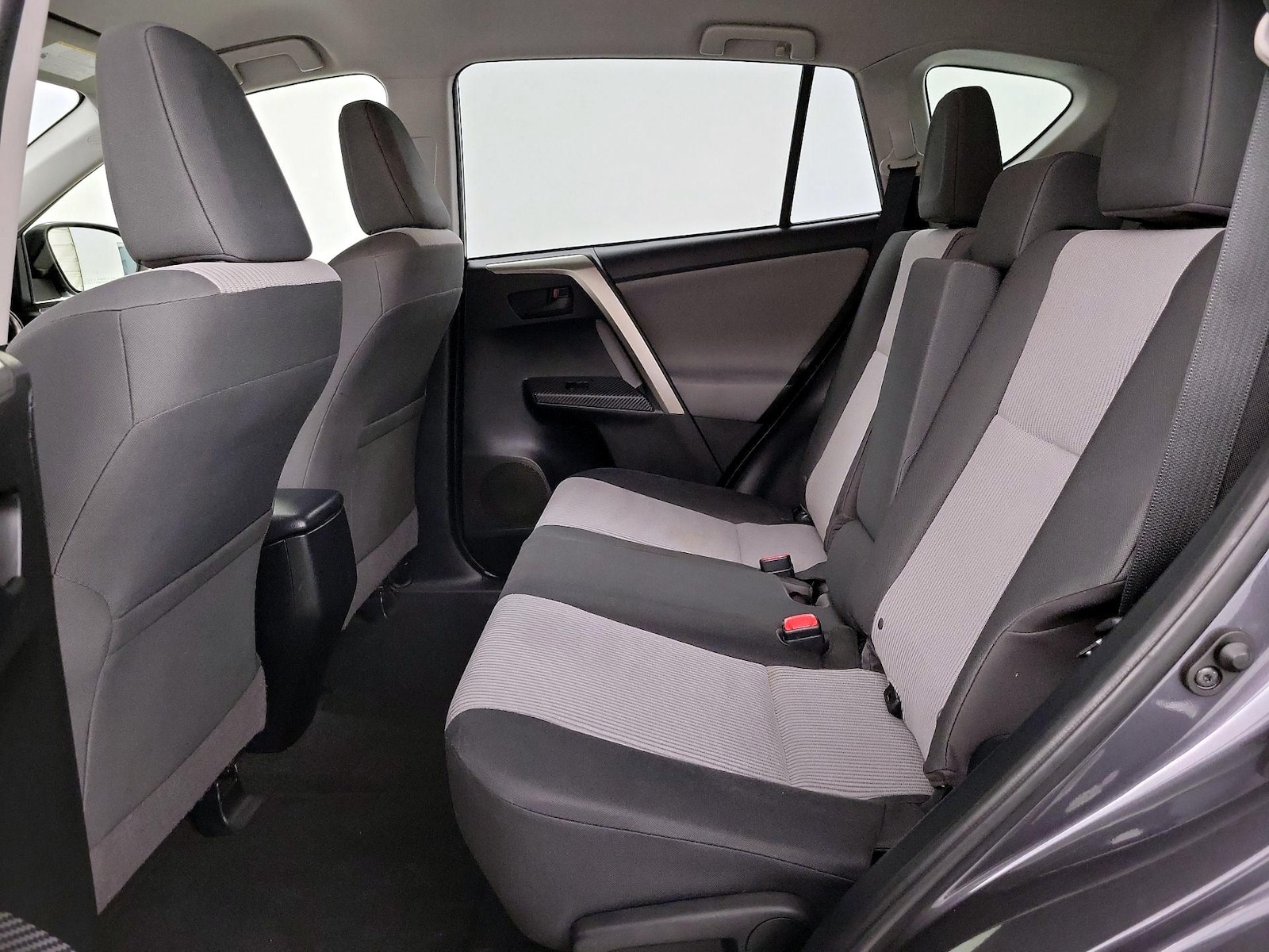 2015 Toyota RAV4 LE - Photo 20