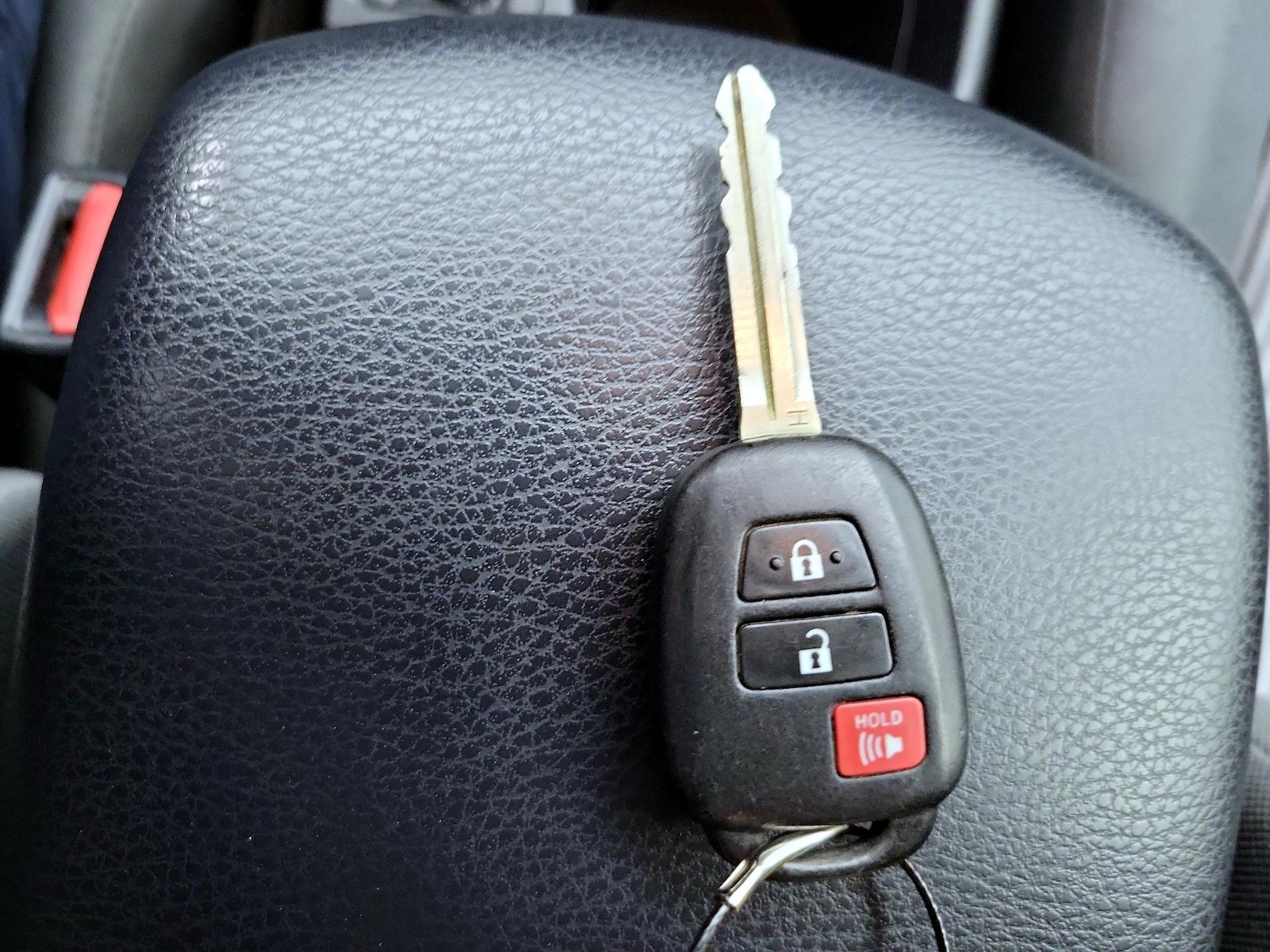 2015 Toyota RAV4 LE - Photo 24