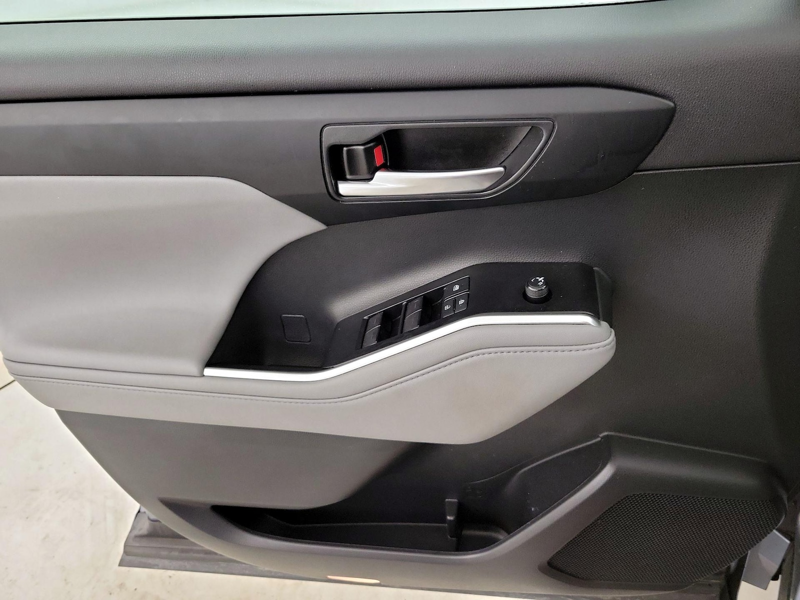 2021 Toyota Highlander XLE - Photo 13