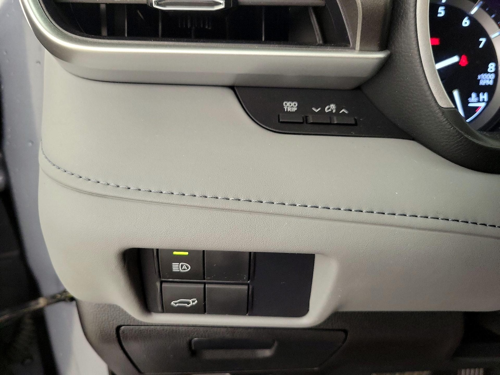 2021 Toyota Highlander XLE - Photo 14