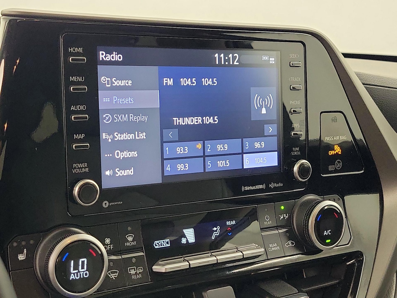2021 Toyota Highlander XLE - Photo 16