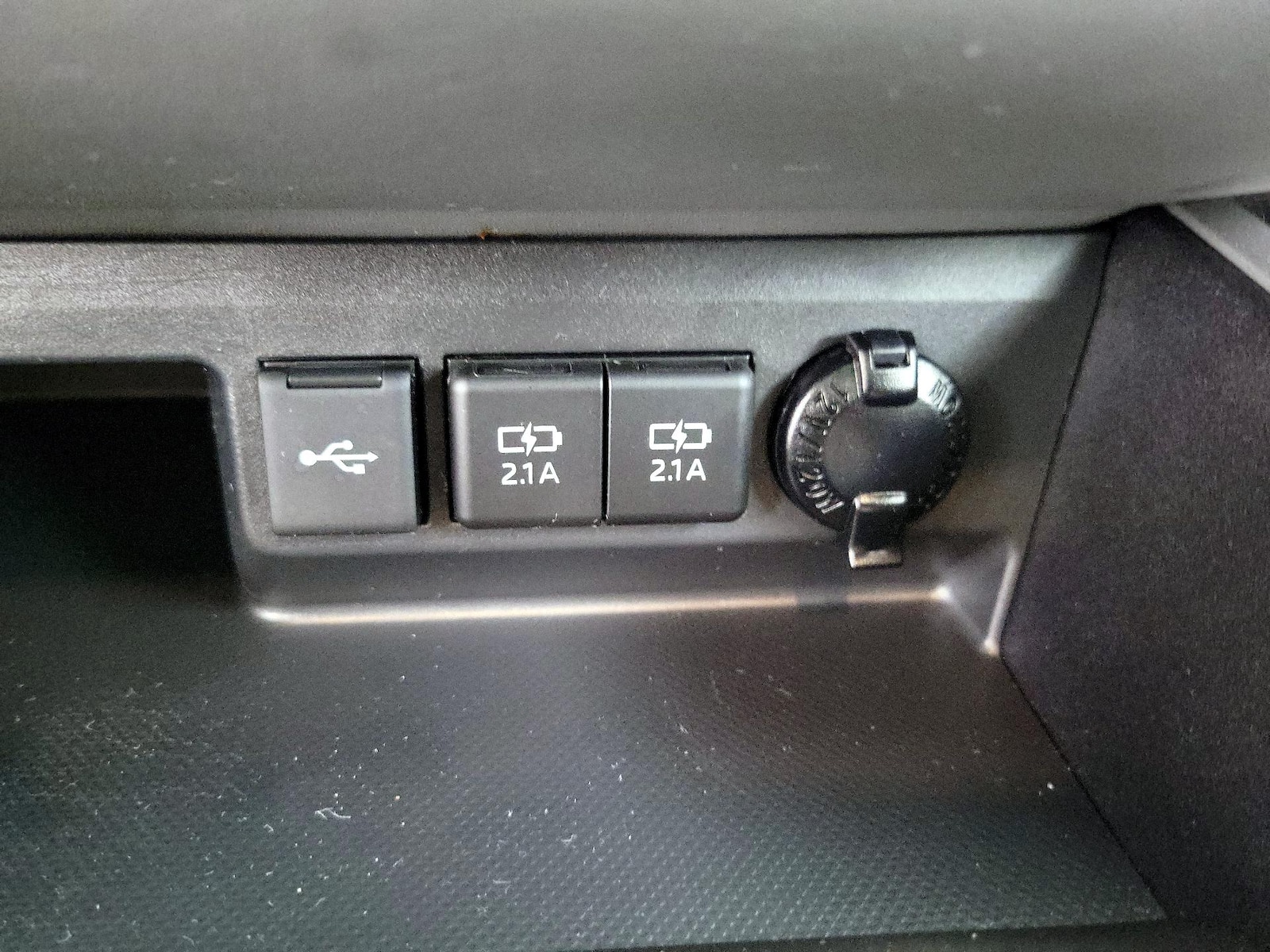 2021 Toyota Highlander XLE - Photo 19